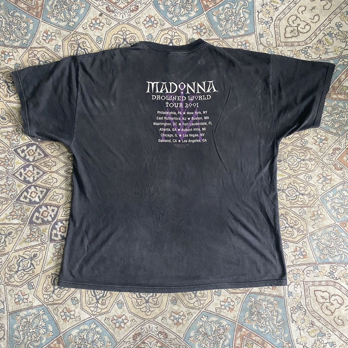 Band Tees Vintage Madonna Drowned World Tour 2001 Shirt Size US XL / EU 56 / 4 - 6 Thumbnail