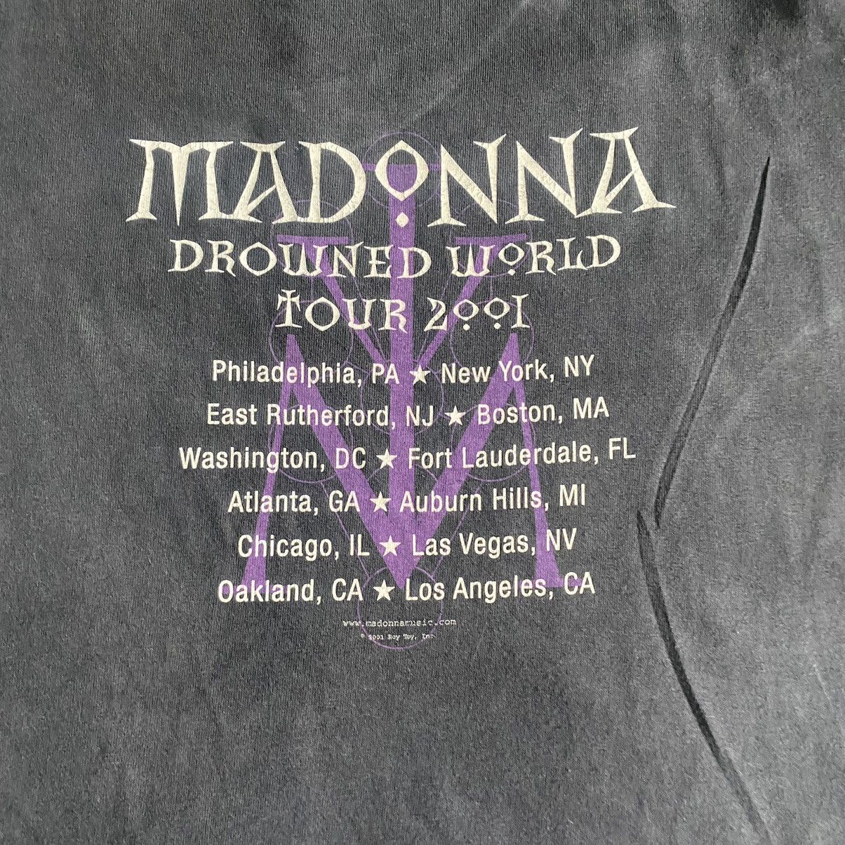 Band Tees Vintage Madonna Drowned World Tour 2001 Shirt Size US XL / EU 56 / 4 - 2 Thumbnail
