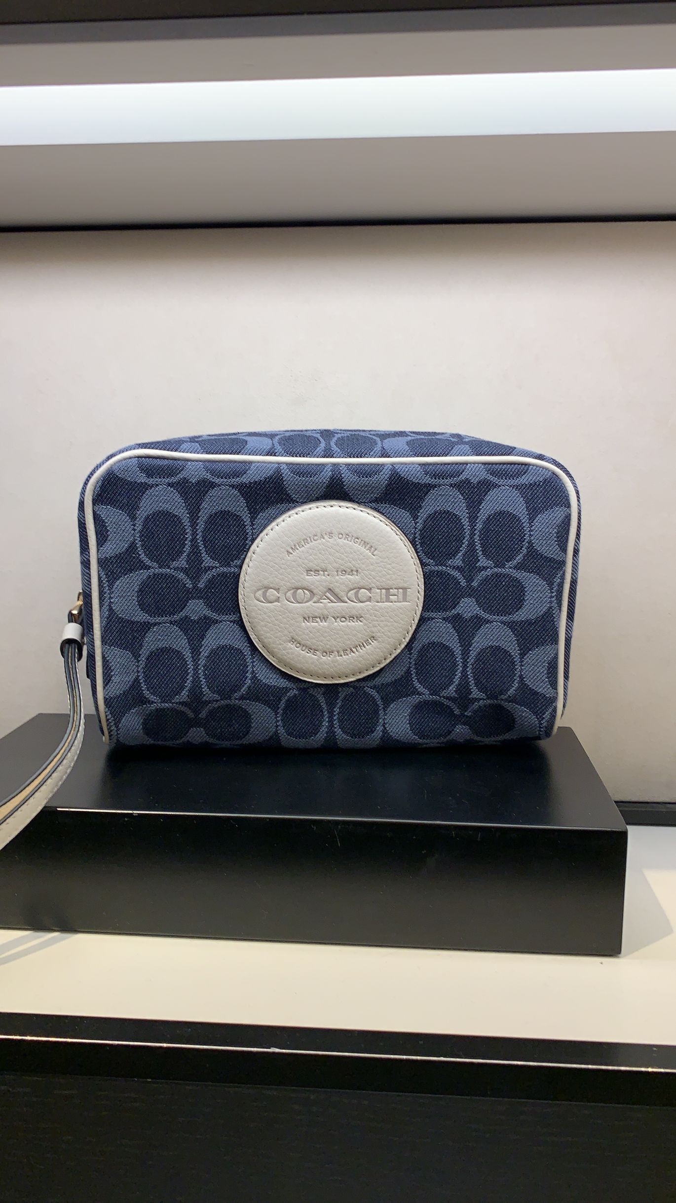 NWT on sale Coach Dempsey Boxy Cosmetic Case 20