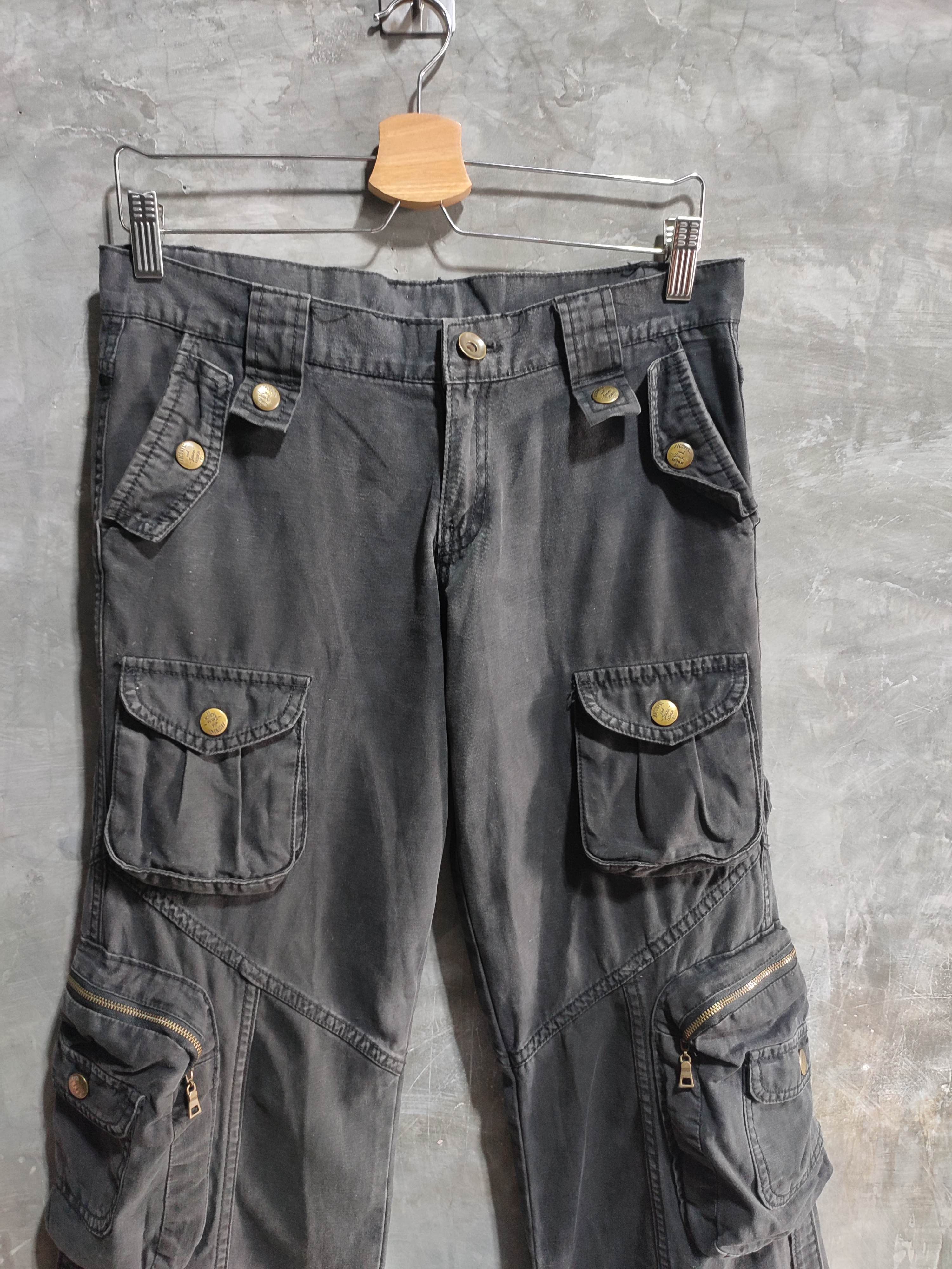 Japanese Brand 🔥Black Wash 3D Multipocket Cargo Low Rise Pants Size US 29 - 2 Thumbnail