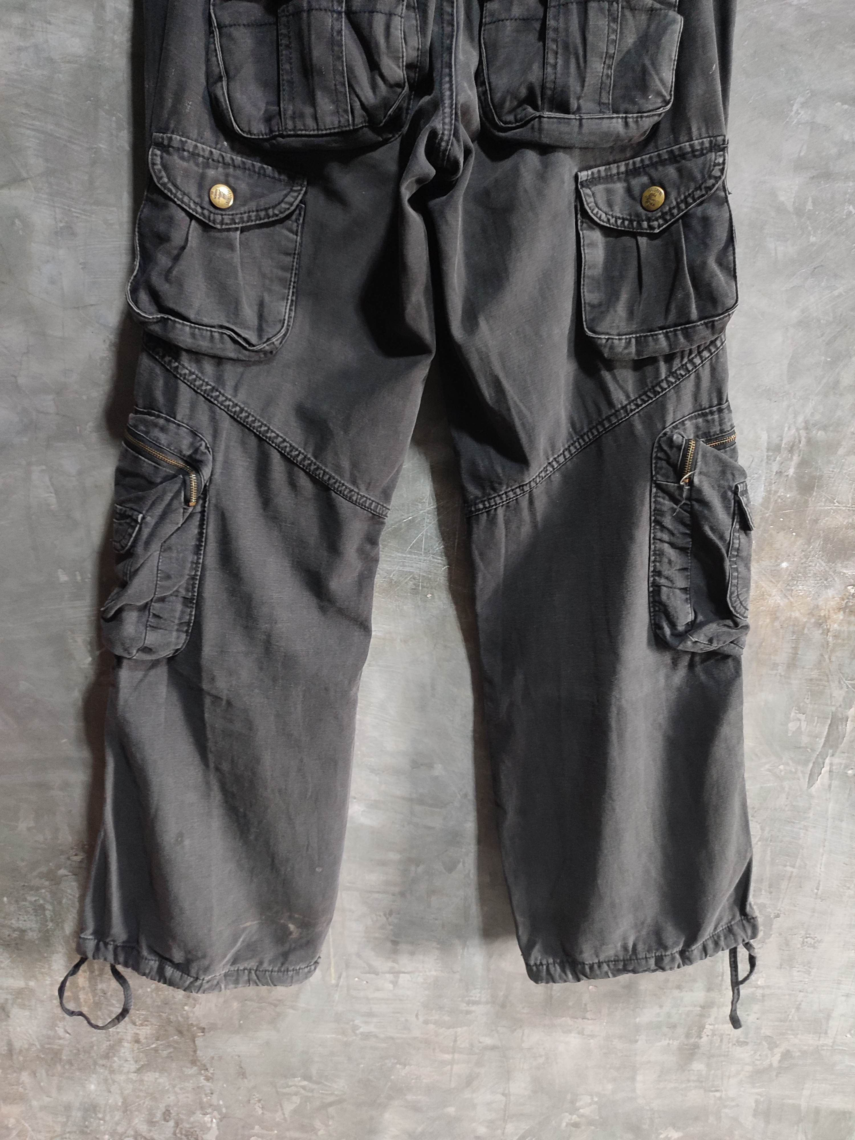 Japanese Brand 🔥Black Wash 3D Multipocket Cargo Low Rise Pants Size US 29 - 6 Thumbnail