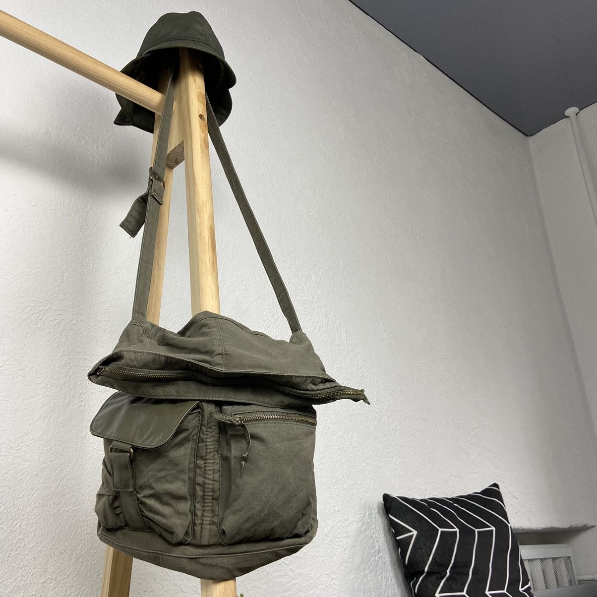 Japanese Brand BAGGY TRANSFORMER RARE MULTIPOCKET CROSSBODY BAG - № 6029 Size ONE SIZE - 1 Thumbnail