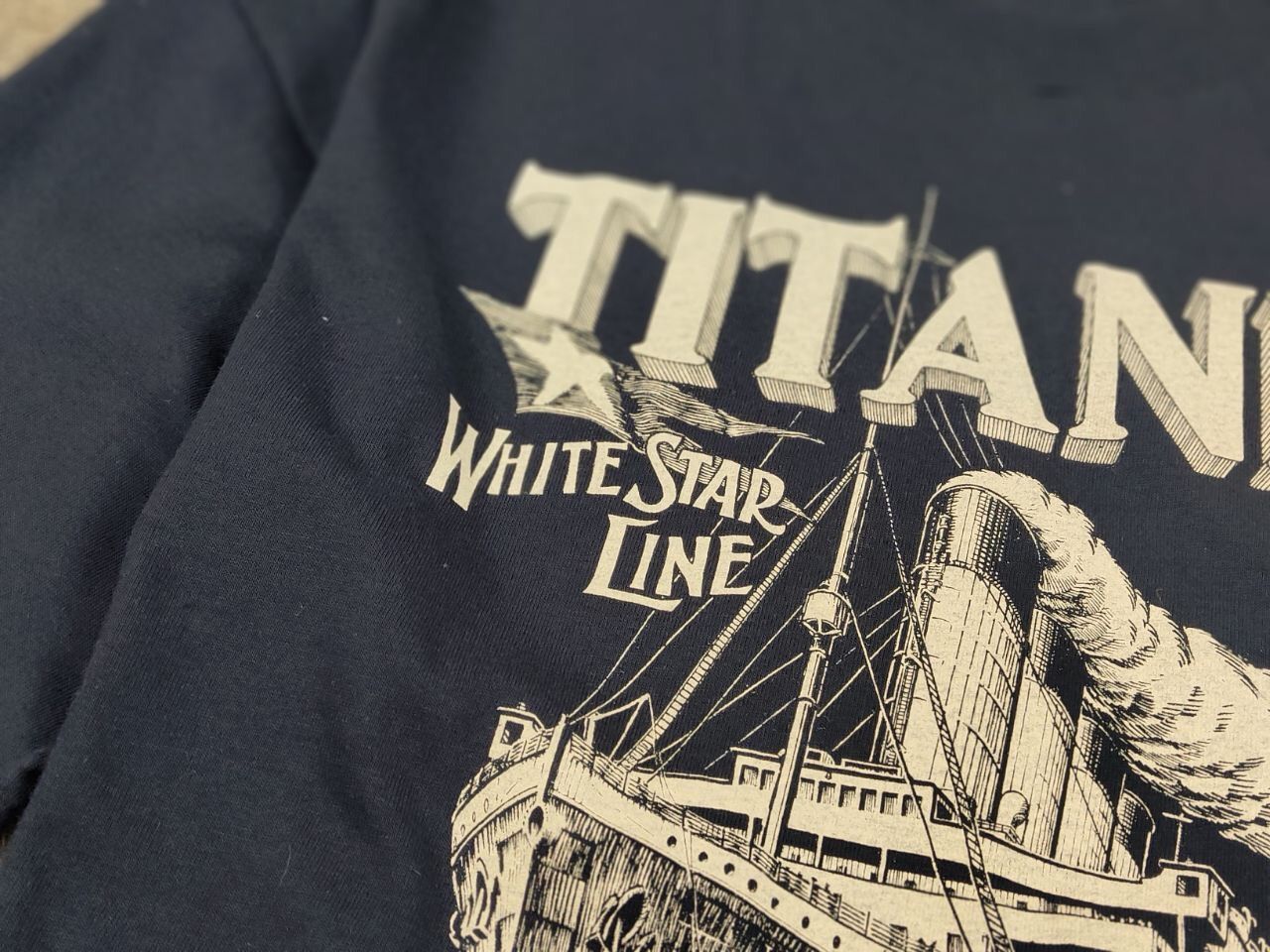 Vintage Vintage 97's Titanic White Star Line Navy Print Tee T-Shirt Size US L / EU 52-54 / 3 - 9 Thumbnail