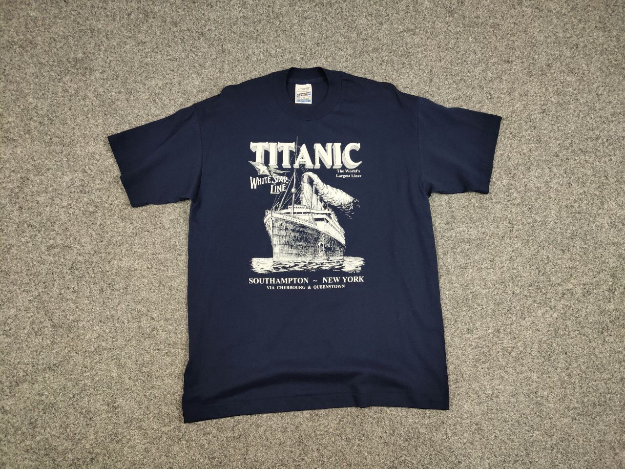 Vintage Vintage 97's Titanic White Star Line Navy Print Tee T-Shirt Size US L / EU 52-54 / 3 - 11 Thumbnail