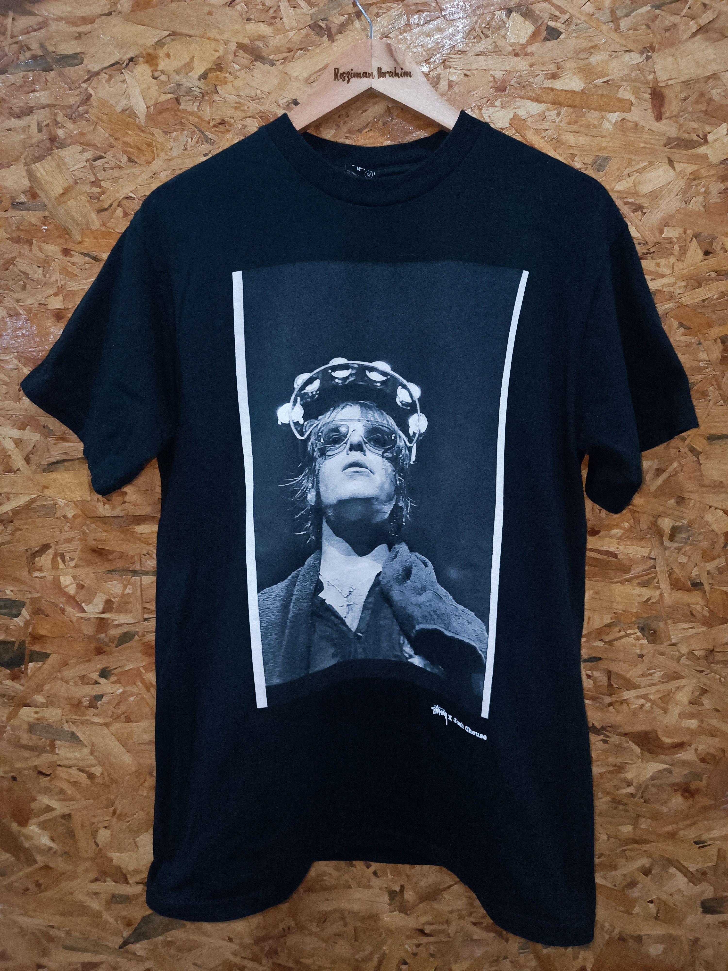 STUSSY x Josh Cheuse Oasis TEE - odontojoy.com.br