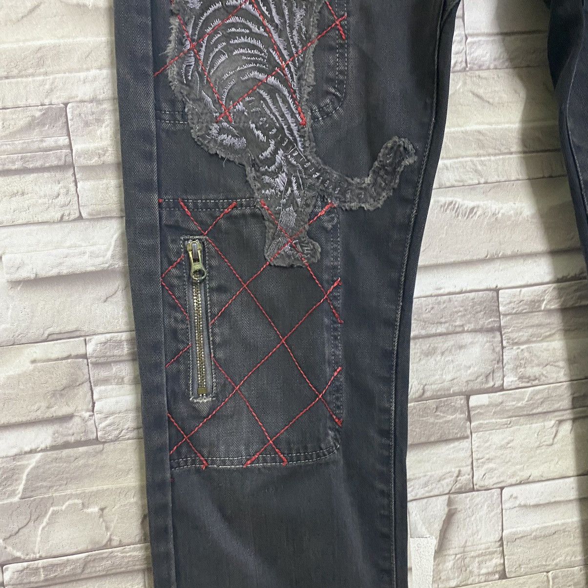 Karakuri Tamashii YEN JAPAN Distressed Denim Tiger Embroidery Jeans Zipper Size US 32 / EU 48 - 6 Thumbnail