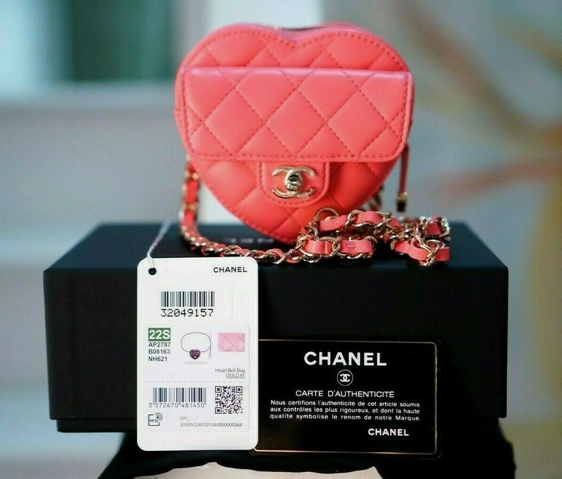Chanel *Super Rare* Chanel SS22 Pink Heart Leather Belt Bag Size ONE SIZE - 2 Preview