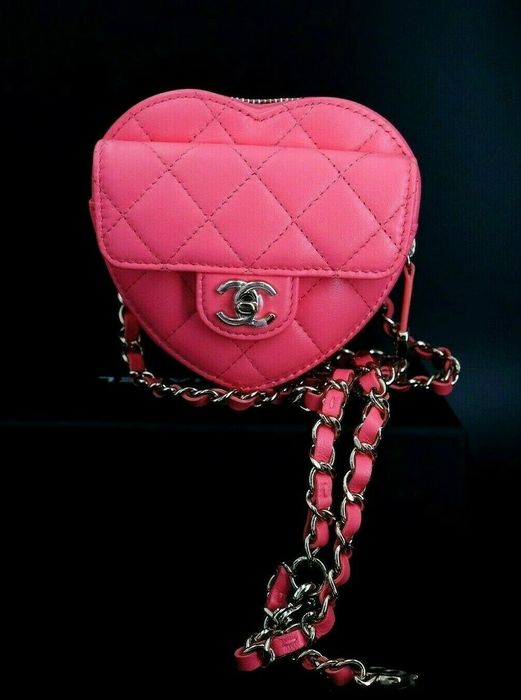 Chanel *Super Rare* Chanel SS22 Pink Heart Leather Belt Bag Size ONE SIZE - 1 Preview