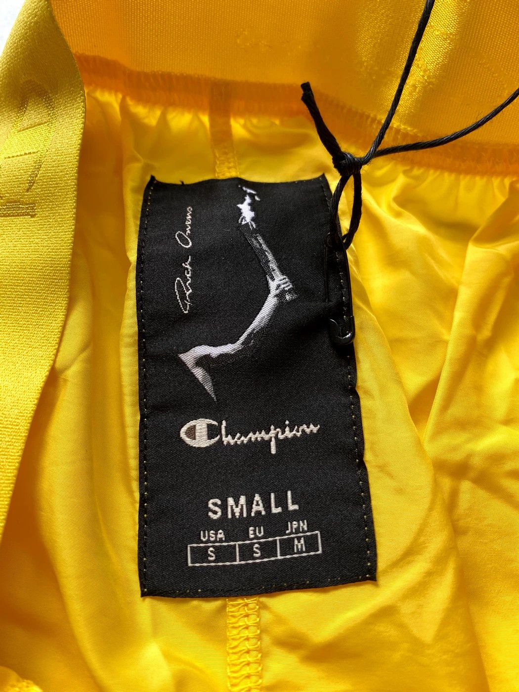 Champion × Rick Owens ⚡️QUICK SALE⚡️ Rick Owens x Champion Yellow Jogger Size US 26 / EU 42 - 6 Thumbnail