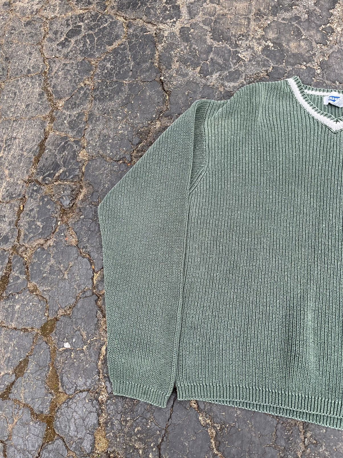 Old Navy Vintage Old Navy V Neck Sweater Size M Grunge Skate Size US M / EU 48-50 / 2 - 2 Thumbnail