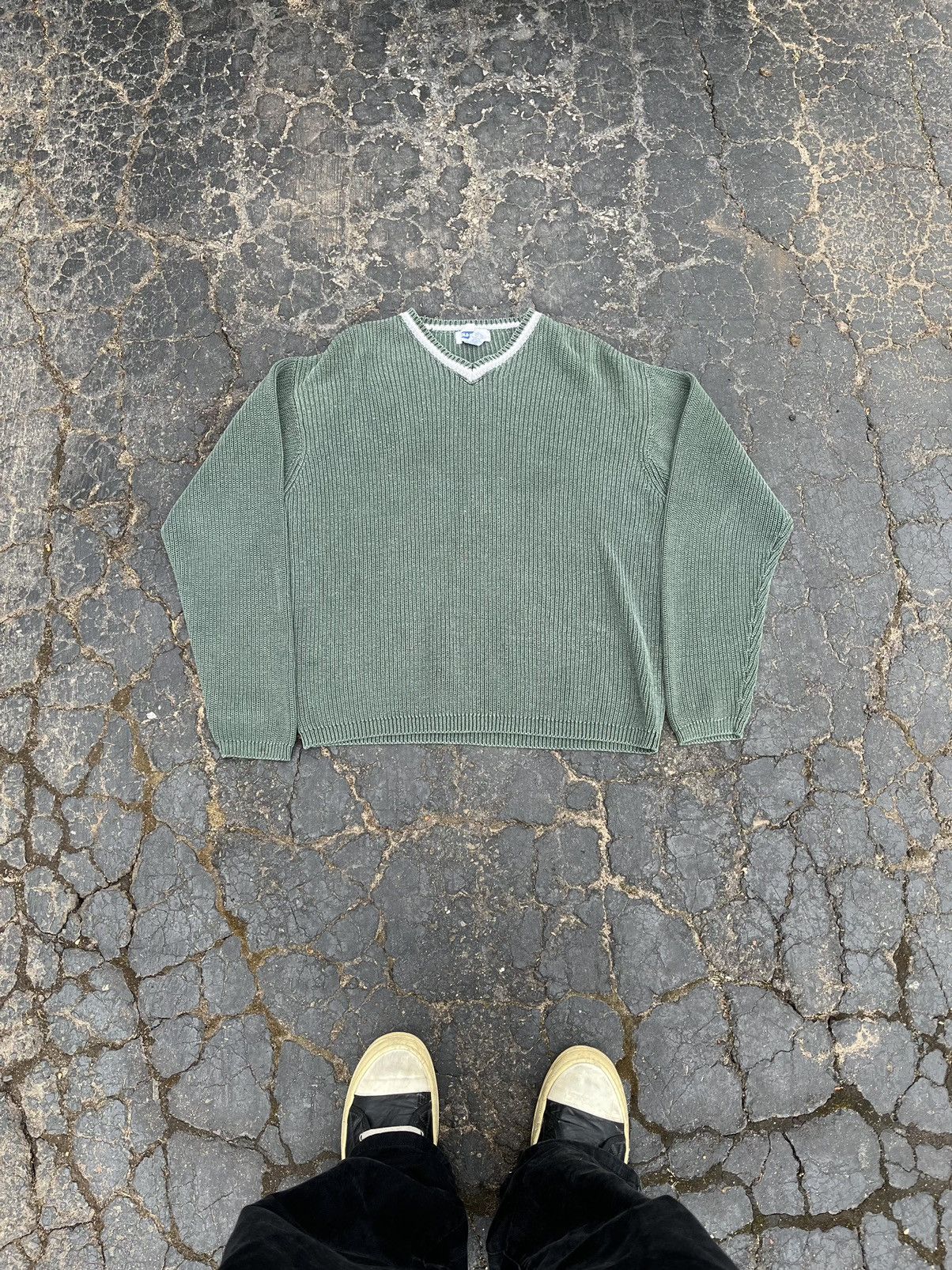 Old Navy Vintage Old Navy V Neck Sweater Size M Grunge Skate Size US M / EU 48-50 / 2 - 1 Thumbnail