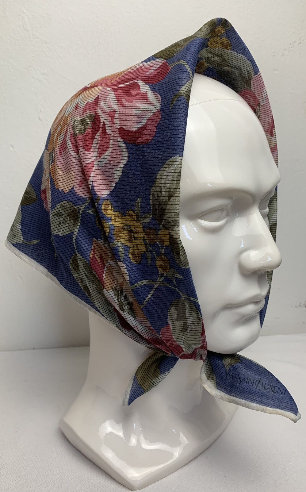 Yves Saint Laurent Yves Saint Laurent Vintage Handkerchief/Neckerchief Size ONE SIZE - 1 Thumbnail