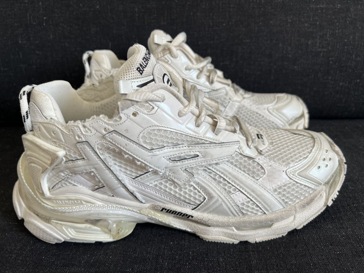Balenciaga Runner size US9 / EU42
