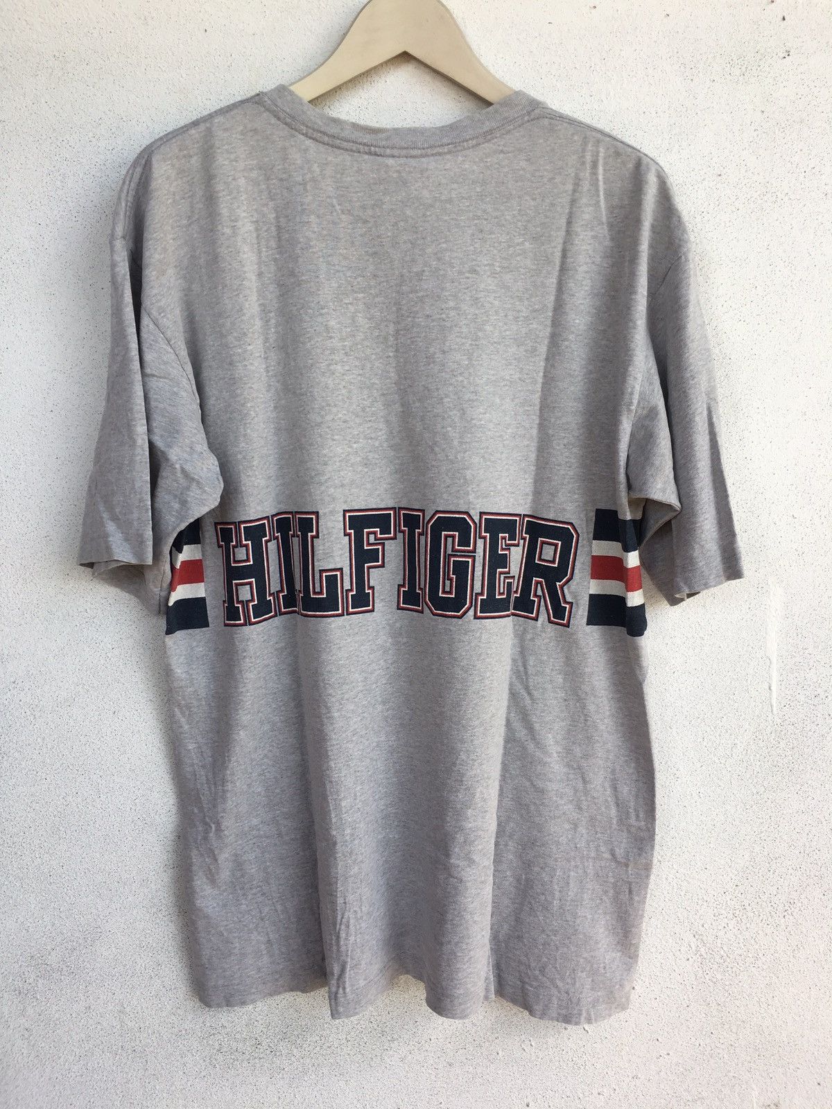 Tommy Hilfiger Vintage 90s Tommy Hilfiger Big Logo T Shirt Size US XL / EU 56 / 4 - 2 Thumbnail