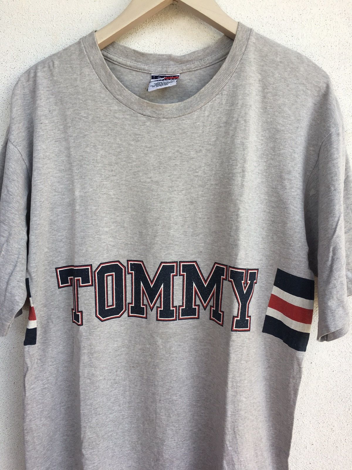 Tommy Hilfiger Vintage 90s Tommy Hilfiger Big Logo T Shirt Size US XL / EU 56 / 4 - 3 Thumbnail