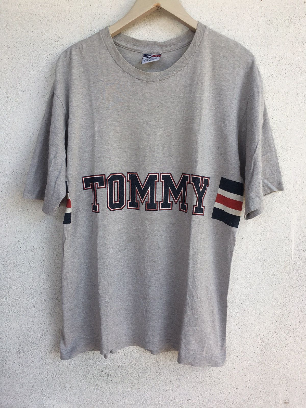 Tommy Hilfiger Vintage 90s Tommy Hilfiger Big Logo T Shirt Size US XL / EU 56 / 4 - 1 Thumbnail
