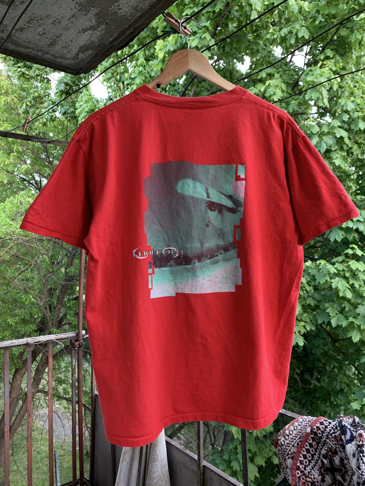 Vintage 90s Vintage Morrow Snowboard Single Stitch Red T-Shirt Size US L / EU 52-54 / 3 - 1 Thumbnail