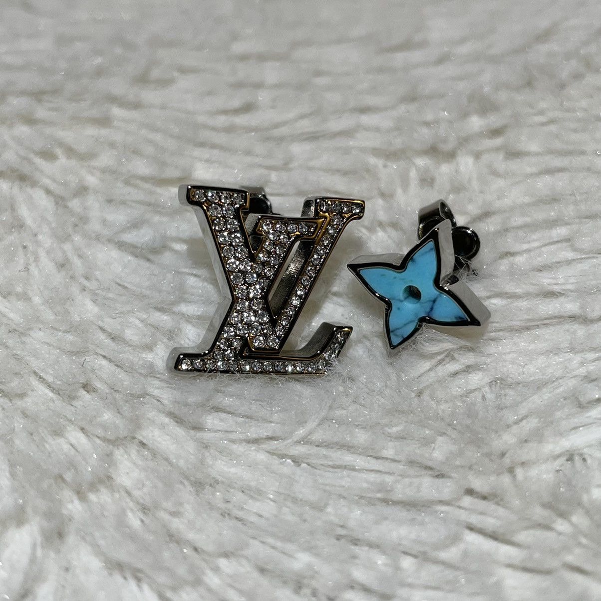 Louis Vuitton Earrings (M01405)