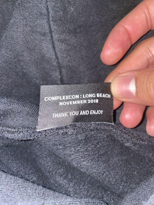 The zipped cardigan white Louis Vuitton Kid Cudi the Complexcon Longbeach  2019