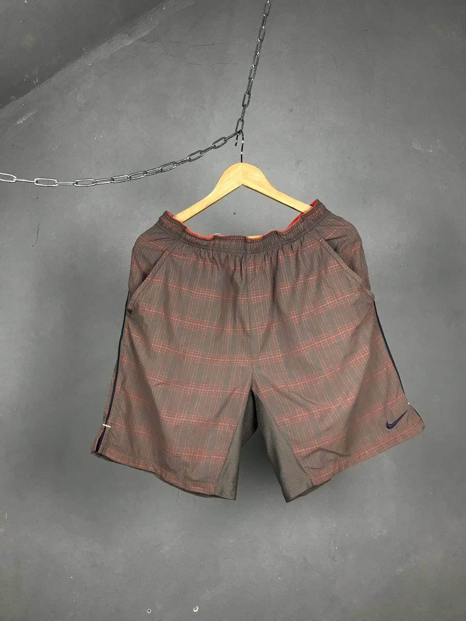 Vintage Nike swoosh streetwear vintage nylon shorts Size US 34 / EU 50 - 1 Thumbnail