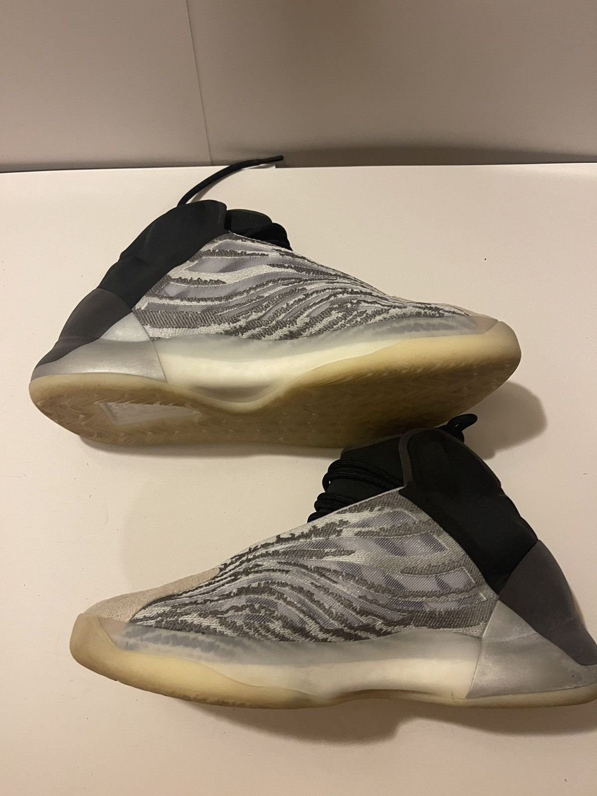 Adidas YZY QNTM Size US 12 / EU 45 - 2 Thumbnail