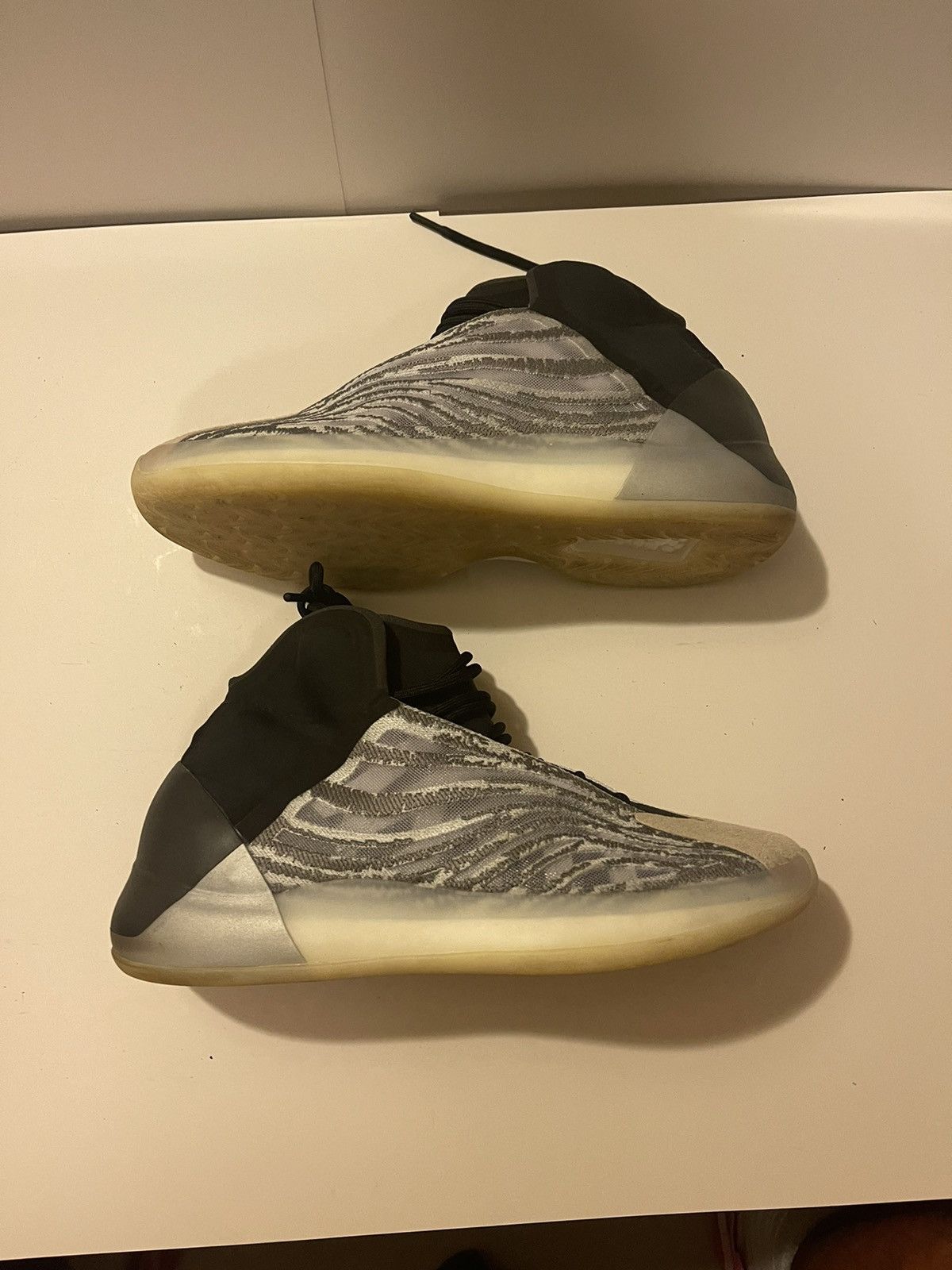 Adidas YZY QNTM Size US 12 / EU 45 - 3 Thumbnail