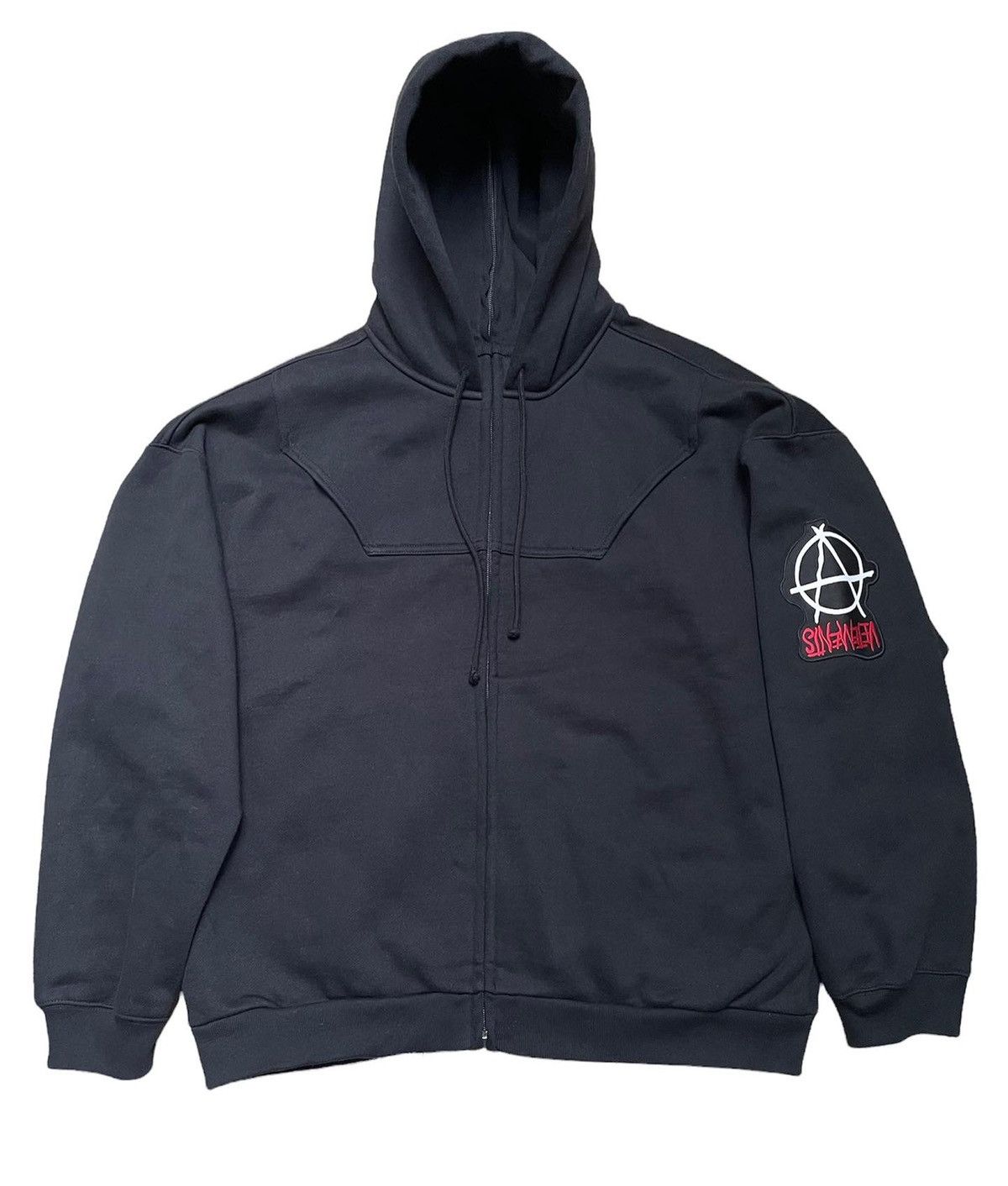 Vetements Vetements black upside down anarchy patch hoodie Vetements Vetements black upside down anarchy patch hoodie
