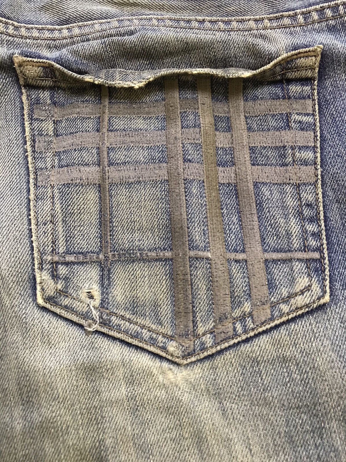 Burberry Burberry Black Label Distressed Jeans Size US 36 / EU 52 - 18 Thumbnail
