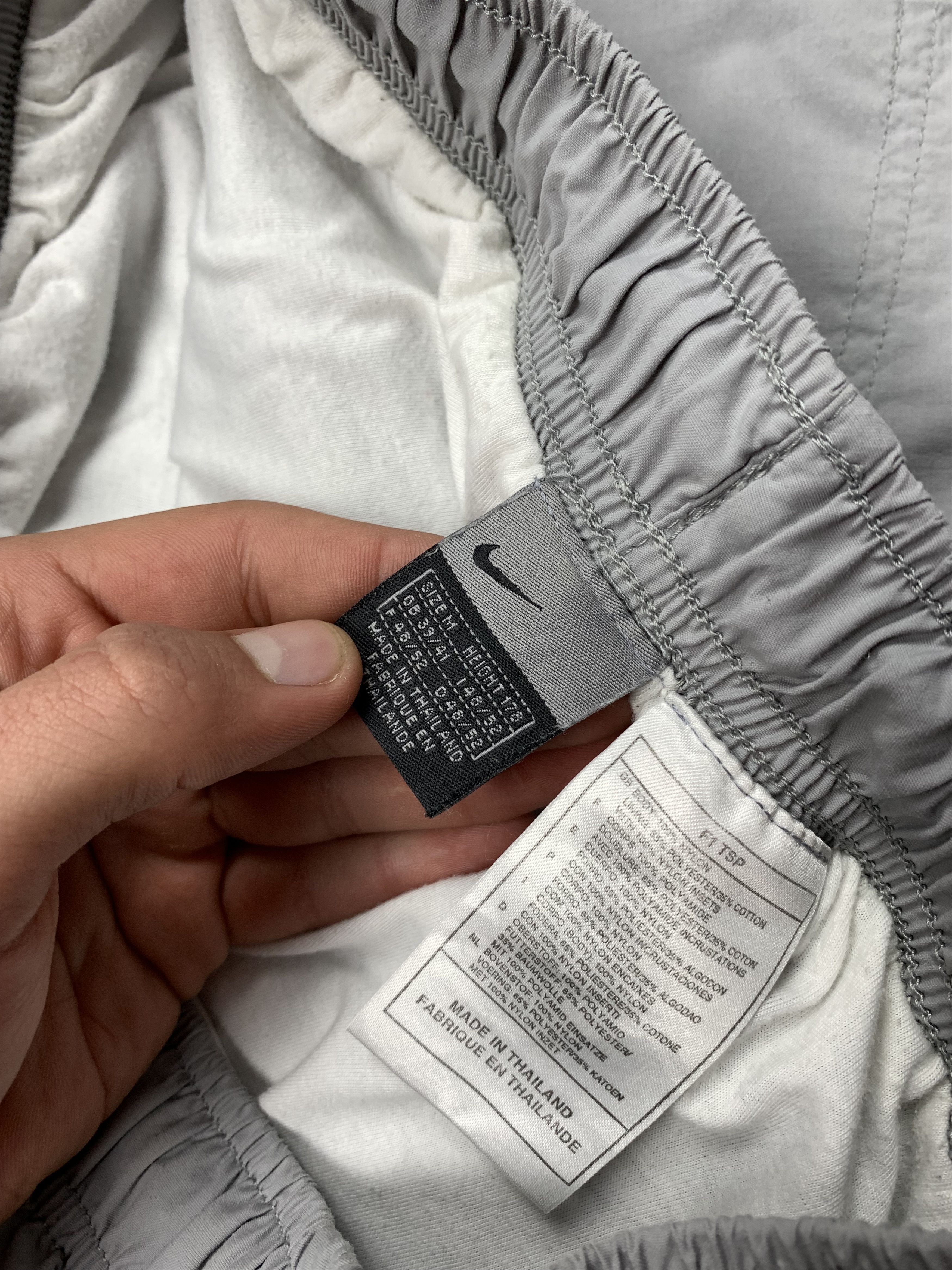 Nike Nike Vintage Mens Nylon Pants Size US 32 / EU 48 - 9 Thumbnail