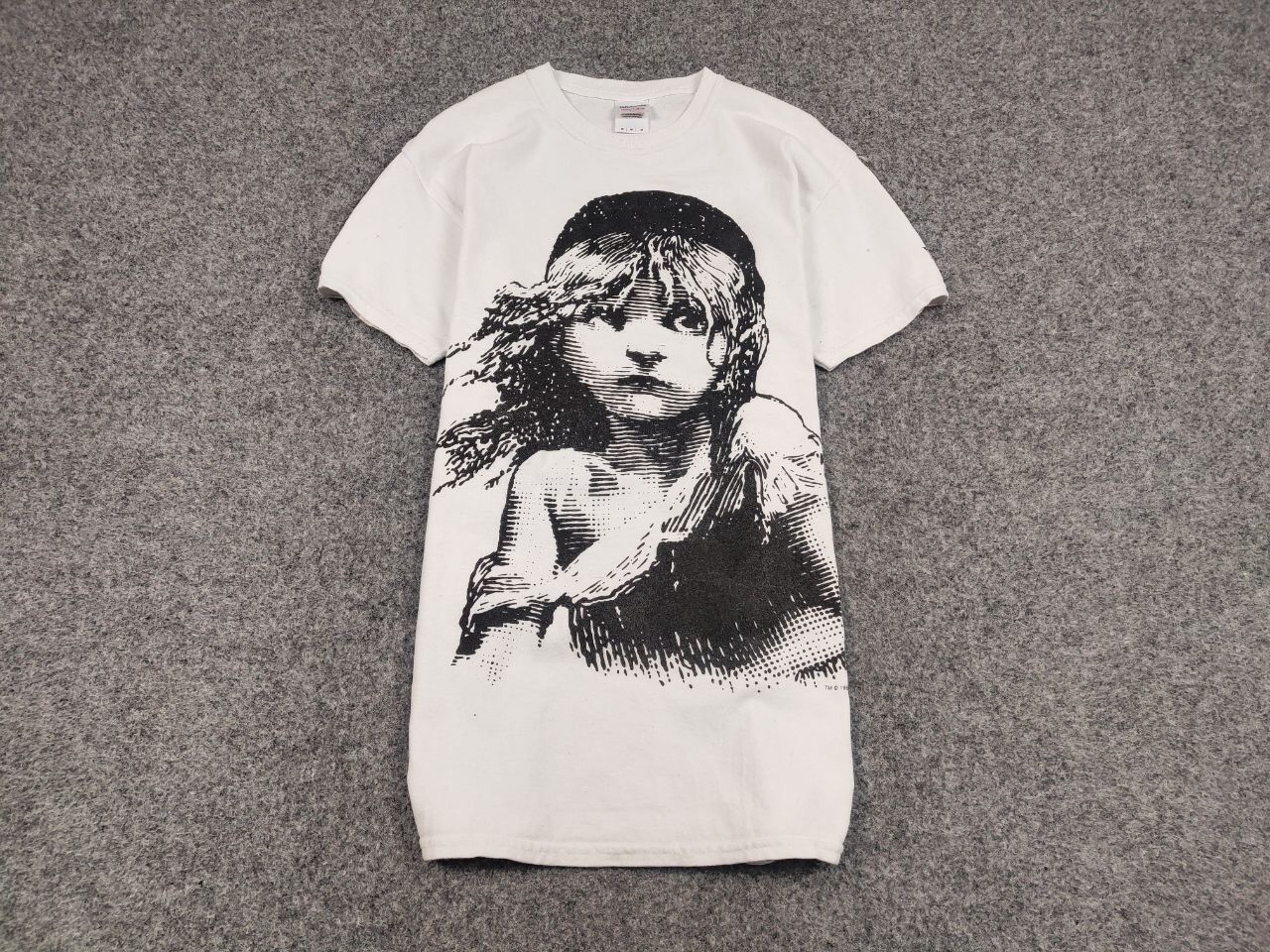 Vintage Vintage 86's Les Miserables London T Shirt All Over Print Size US M / EU 48-50 / 2 - 2 Thumbnail