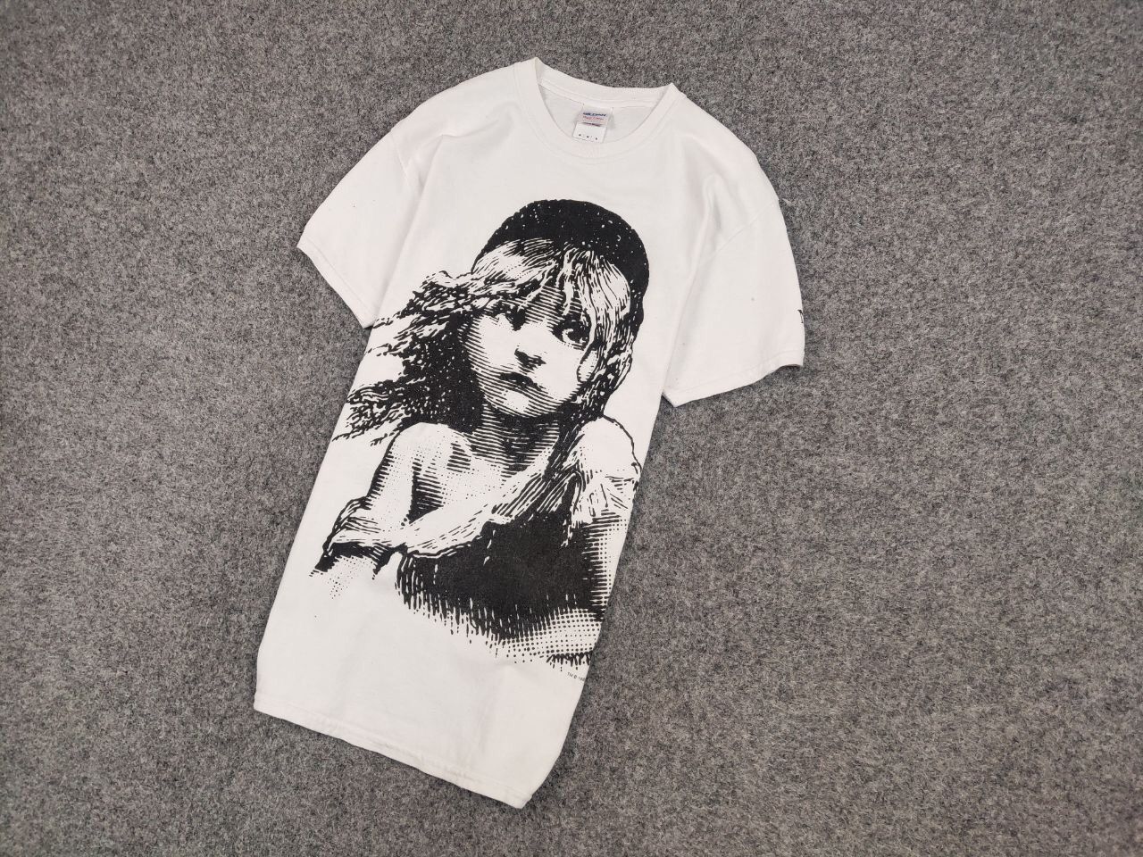 Vintage Vintage 86's Les Miserables London T Shirt All Over Print Size US M / EU 48-50 / 2 - 3 Thumbnail