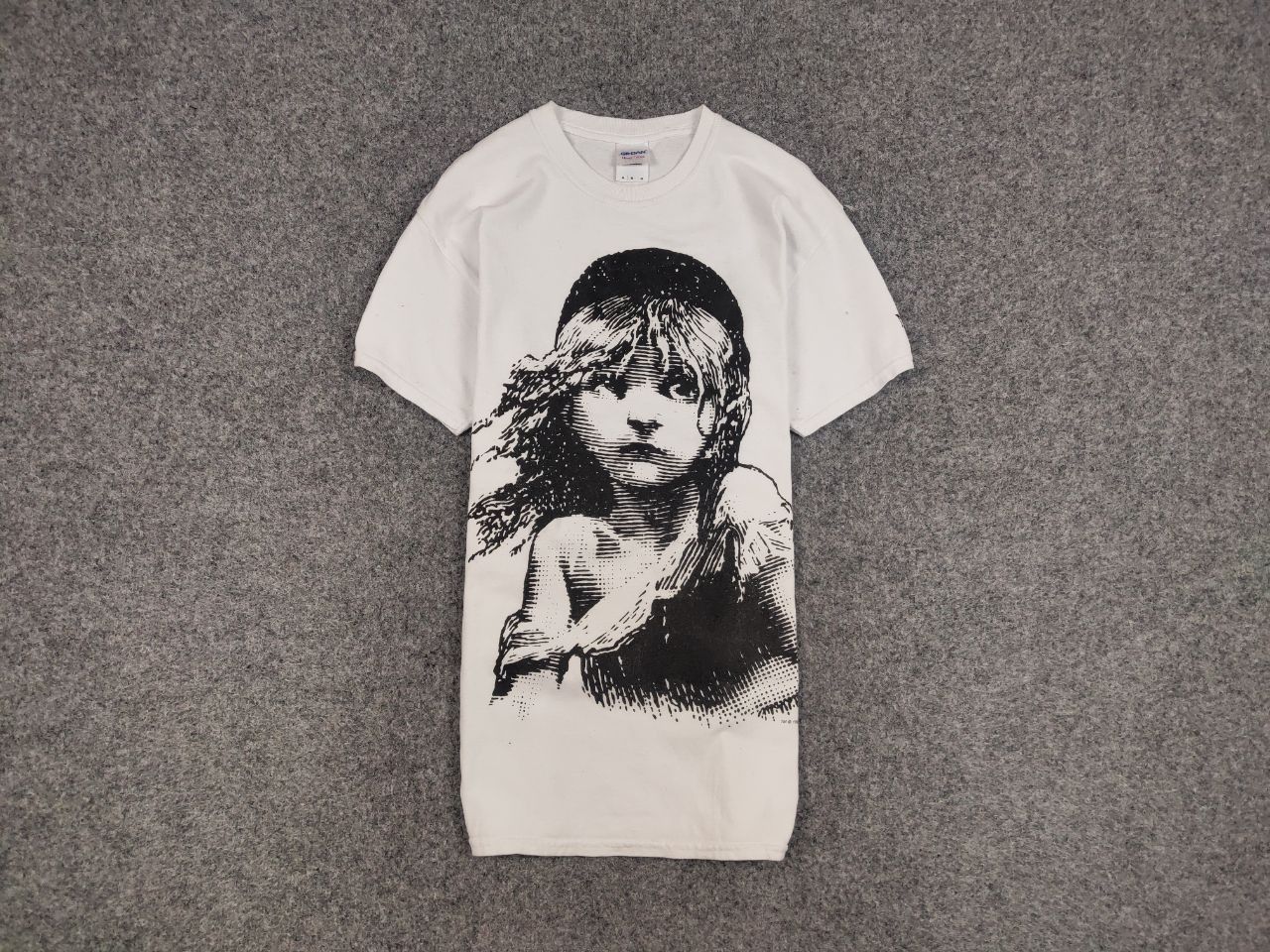 Vintage Vintage 86's Les Miserables London T Shirt All Over Print Size US M / EU 48-50 / 2 - 1 Thumbnail