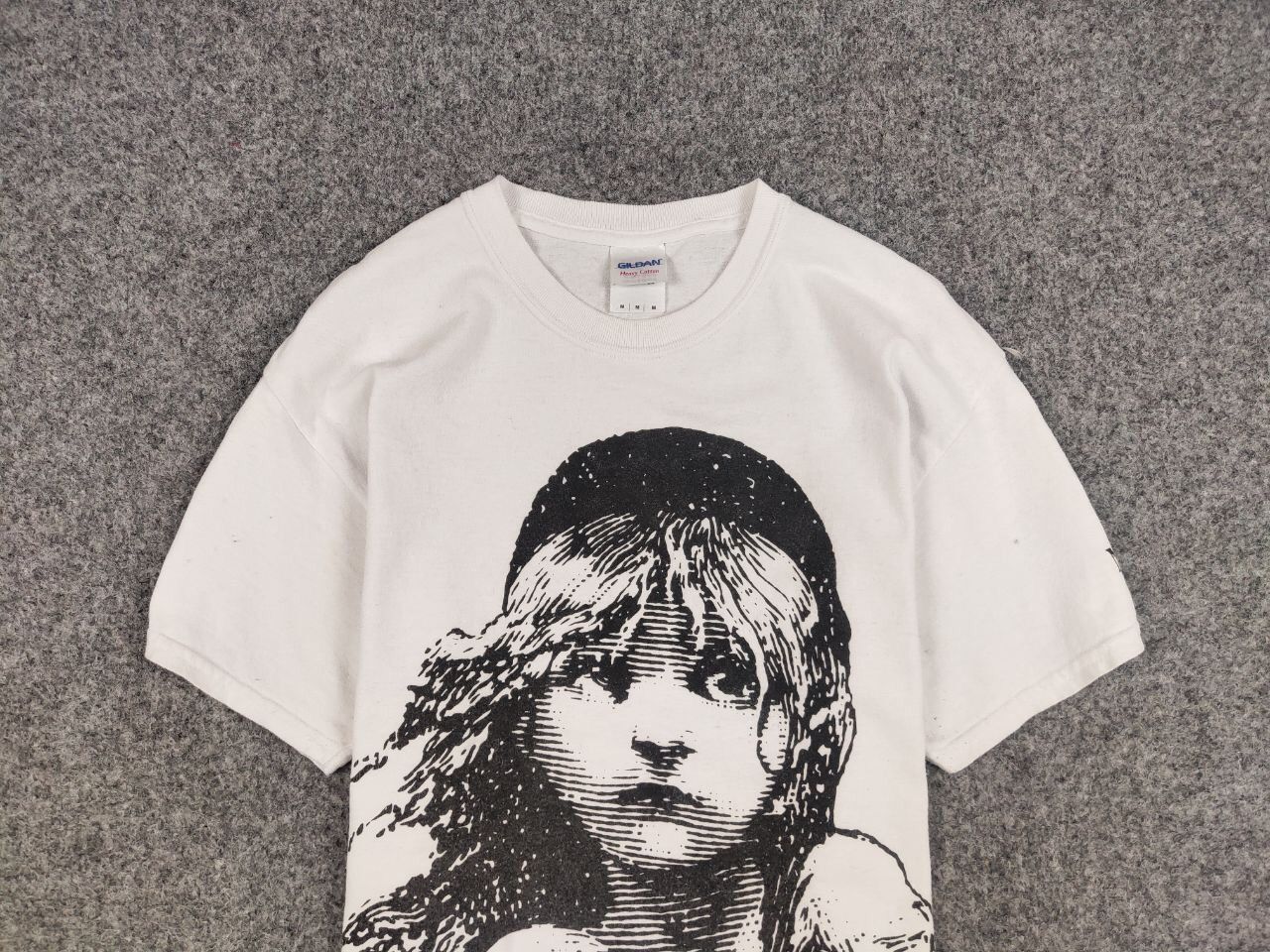 Vintage Vintage 86's Les Miserables London T Shirt All Over Print Size US M / EU 48-50 / 2 - 8 Thumbnail
