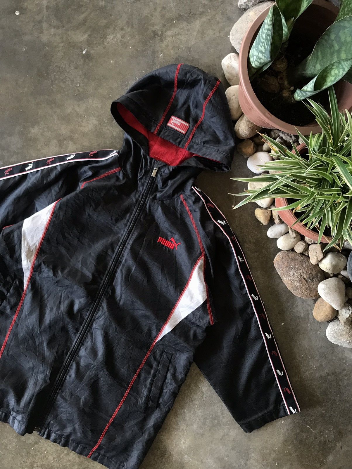 Puma × Vintage Vintage Puma Windbreaker Side Tape Jacket Size US S / EU 44-46 / 1 - 1 Thumbnail