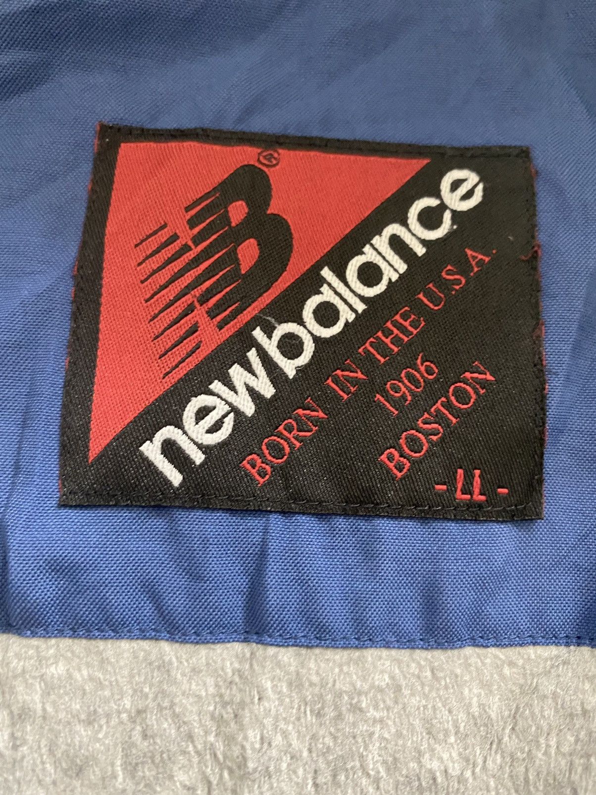 New Balance New Balance Jacket two tone colour design rare Size US L / EU 52-54 / 3 - 10 Thumbnail