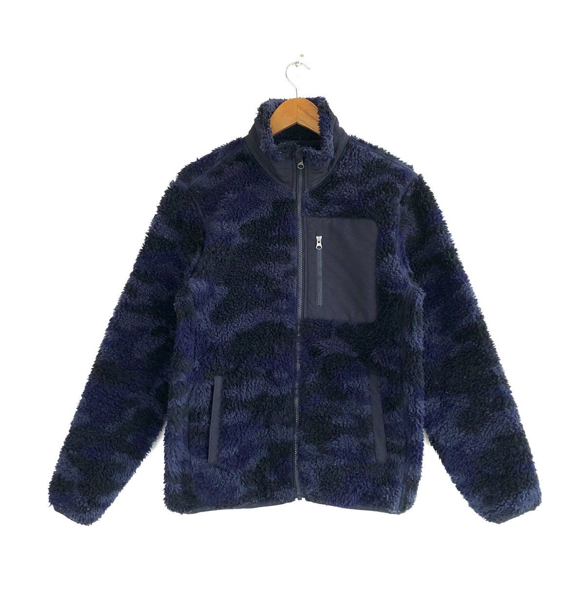 Uniqlo Uniqlo Camo Fleece Sherpa Jacket Size US M / EU 48-50 / 2 - 1 Thumbnail