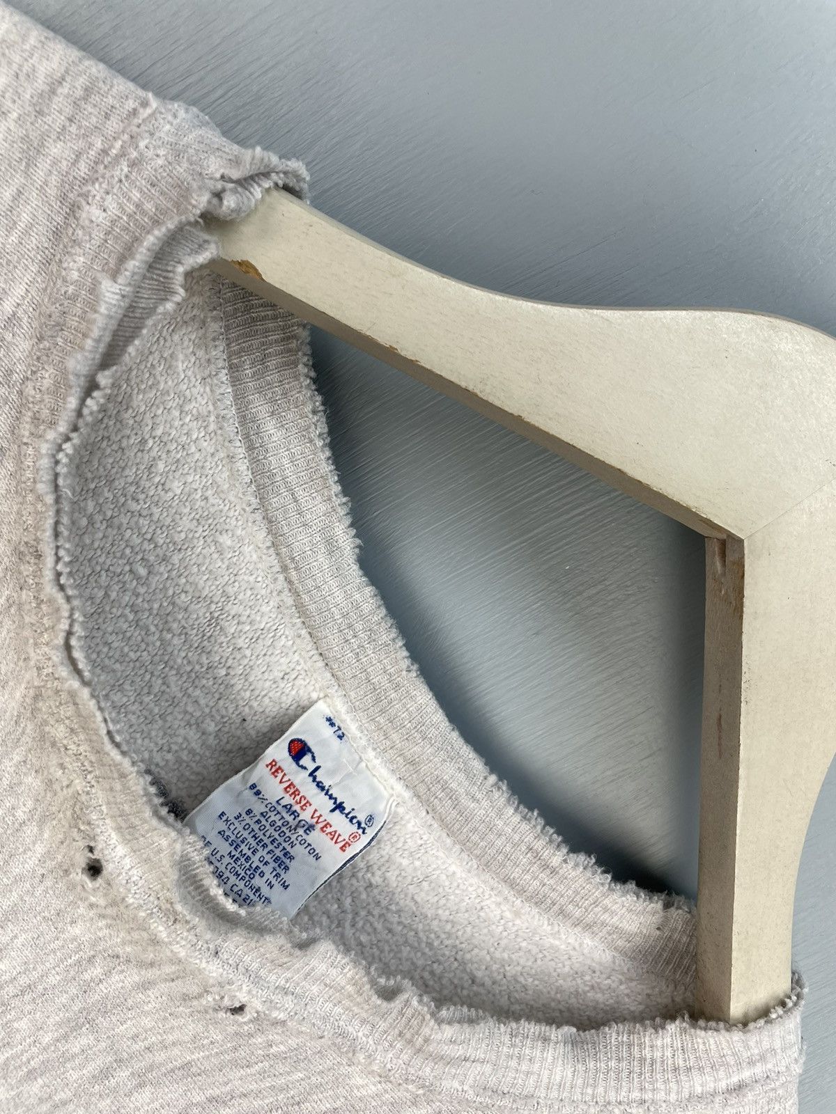 Champion Vintage 90s Champion Reverse weave distress sweatshirt Size US L / EU 52-54 / 3 - 8 Thumbnail
