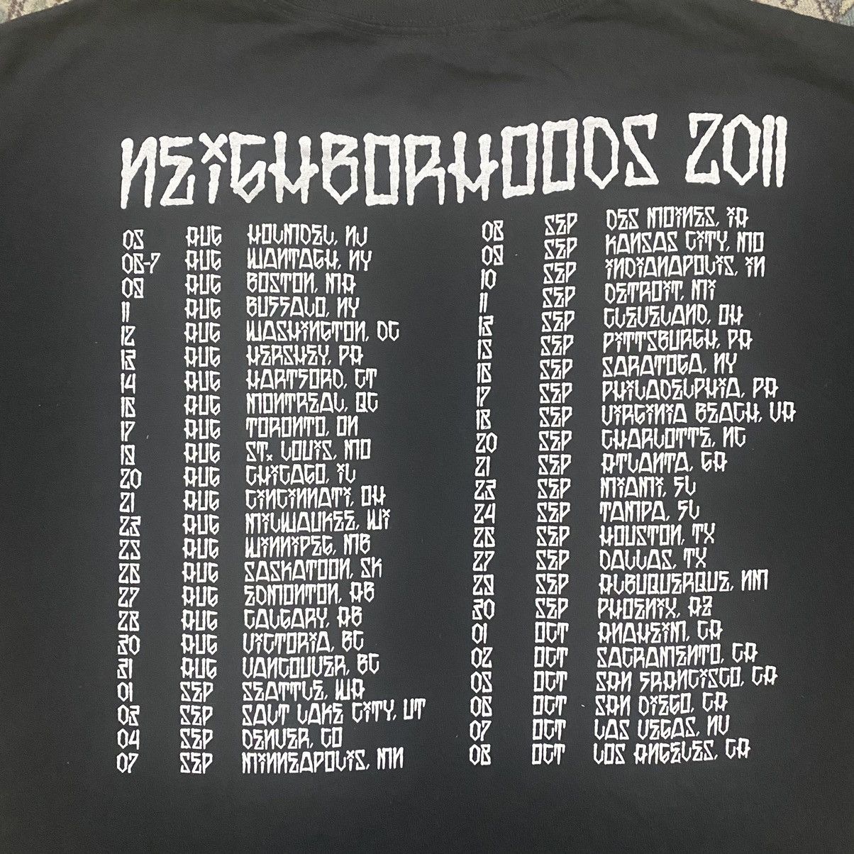 Band Tees Blink 182 Promo Tee Tour 2011 Neighborhoods Size US L / EU 52-54 / 3 - 7 Thumbnail