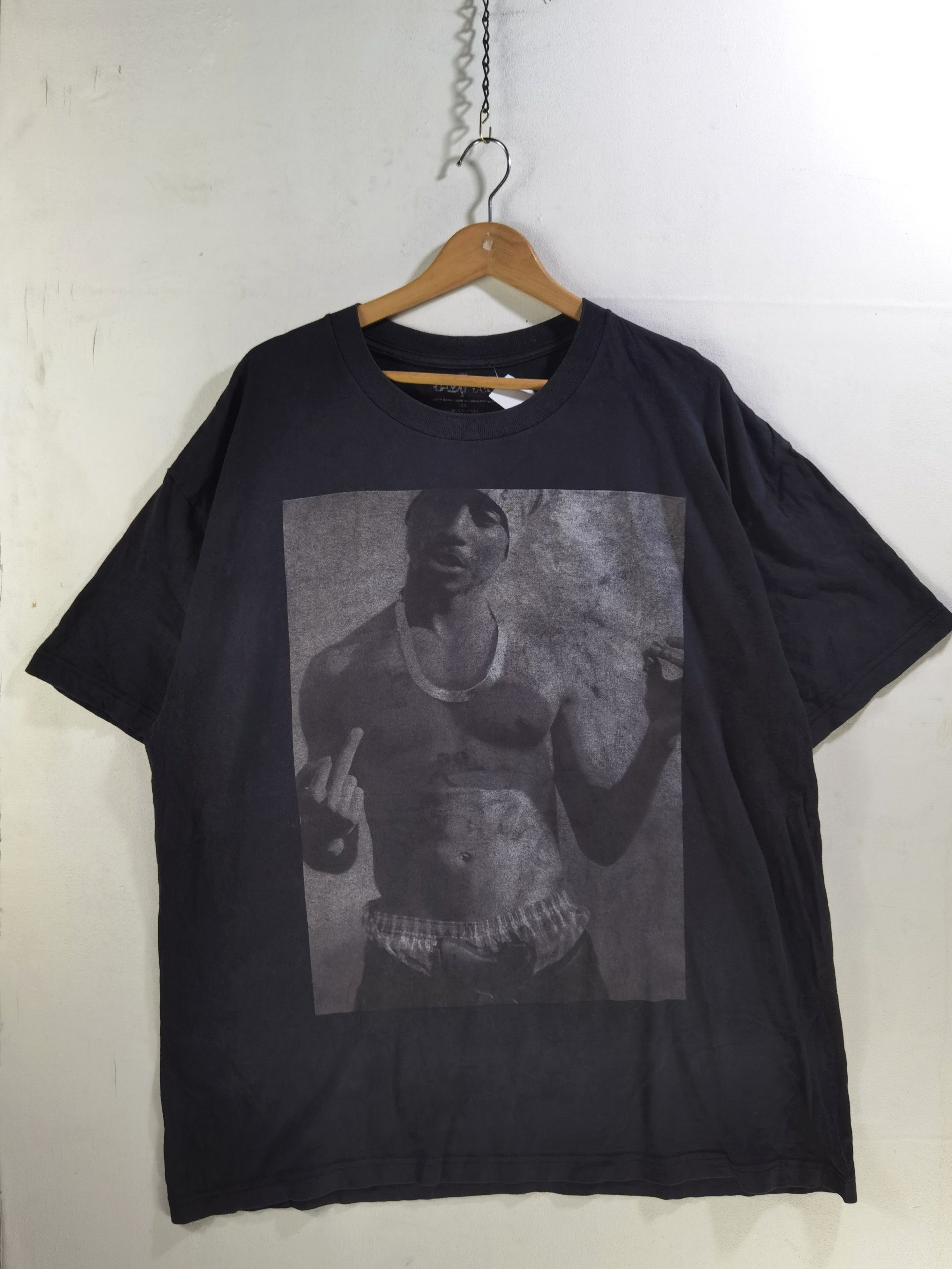 Rap Tees × Vintage T5 Big size TUPAC SHAKUR Rapper middle finger shirt ...