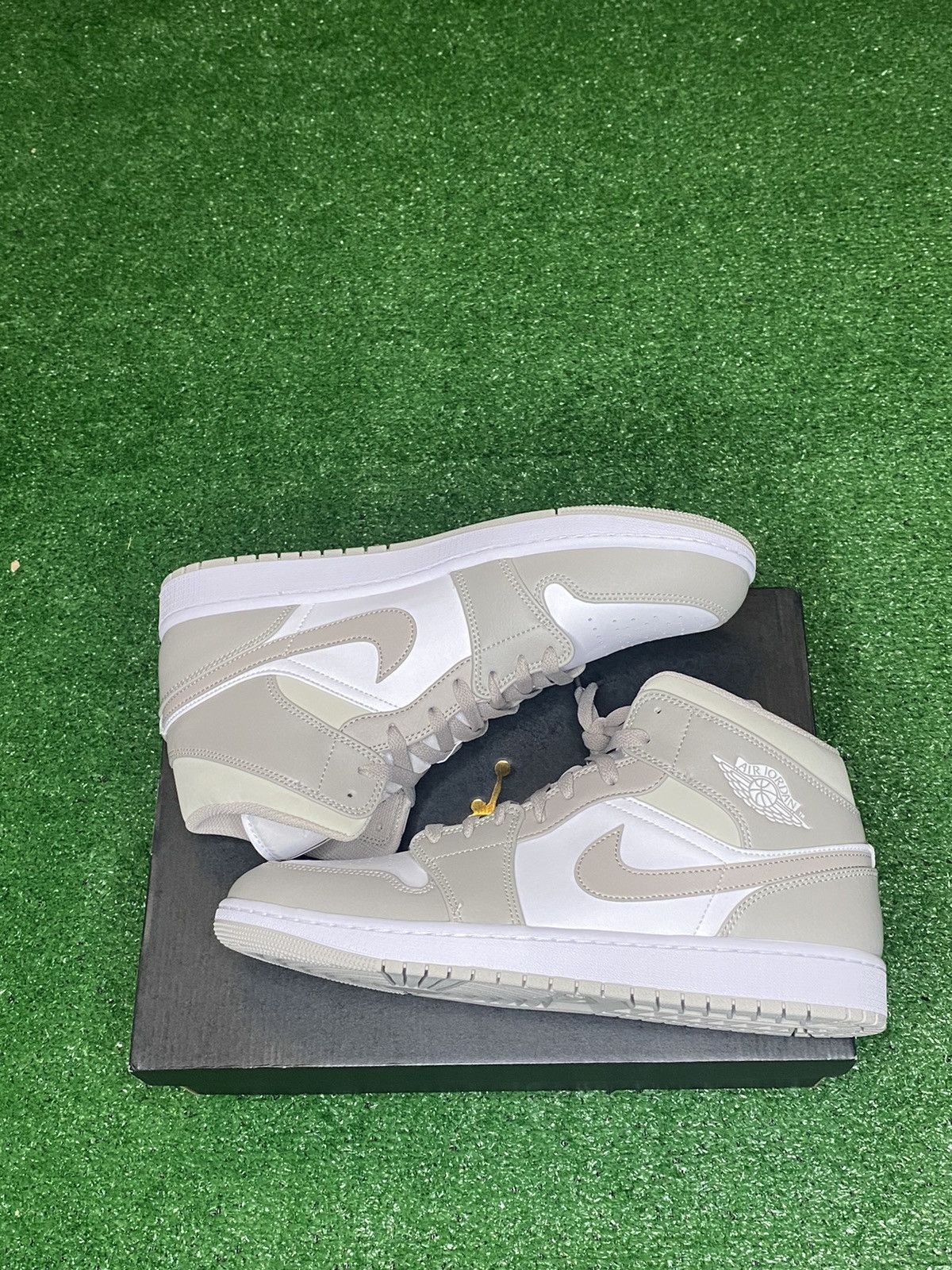 Air Jordan 1 Mid Linen
