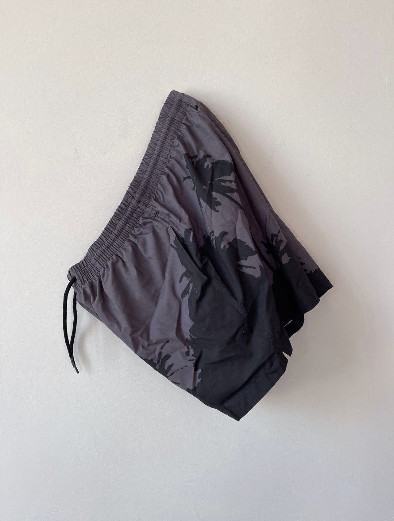Dries Van Noten Dries Van Noten x Len Lye grey palm tree shorts Size US 32 / EU 48 - 5 Thumbnail