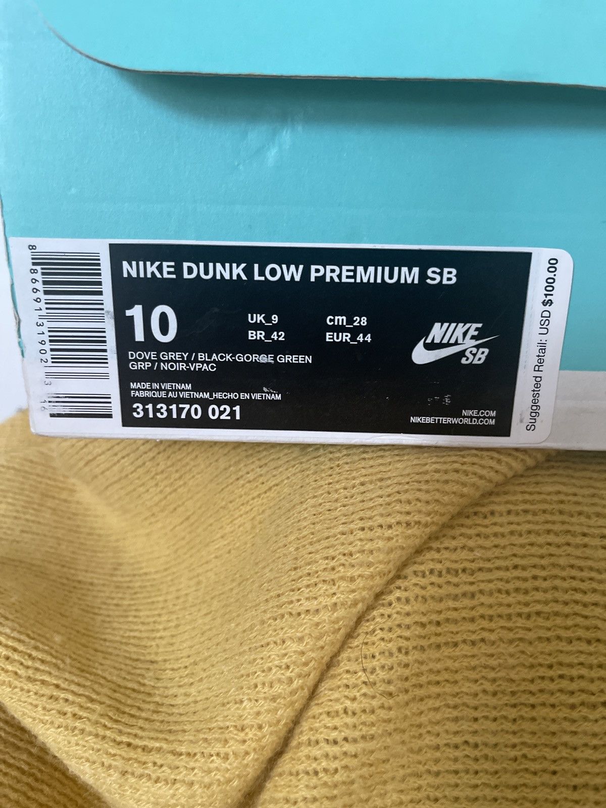 dunk low premium sb maple leaf