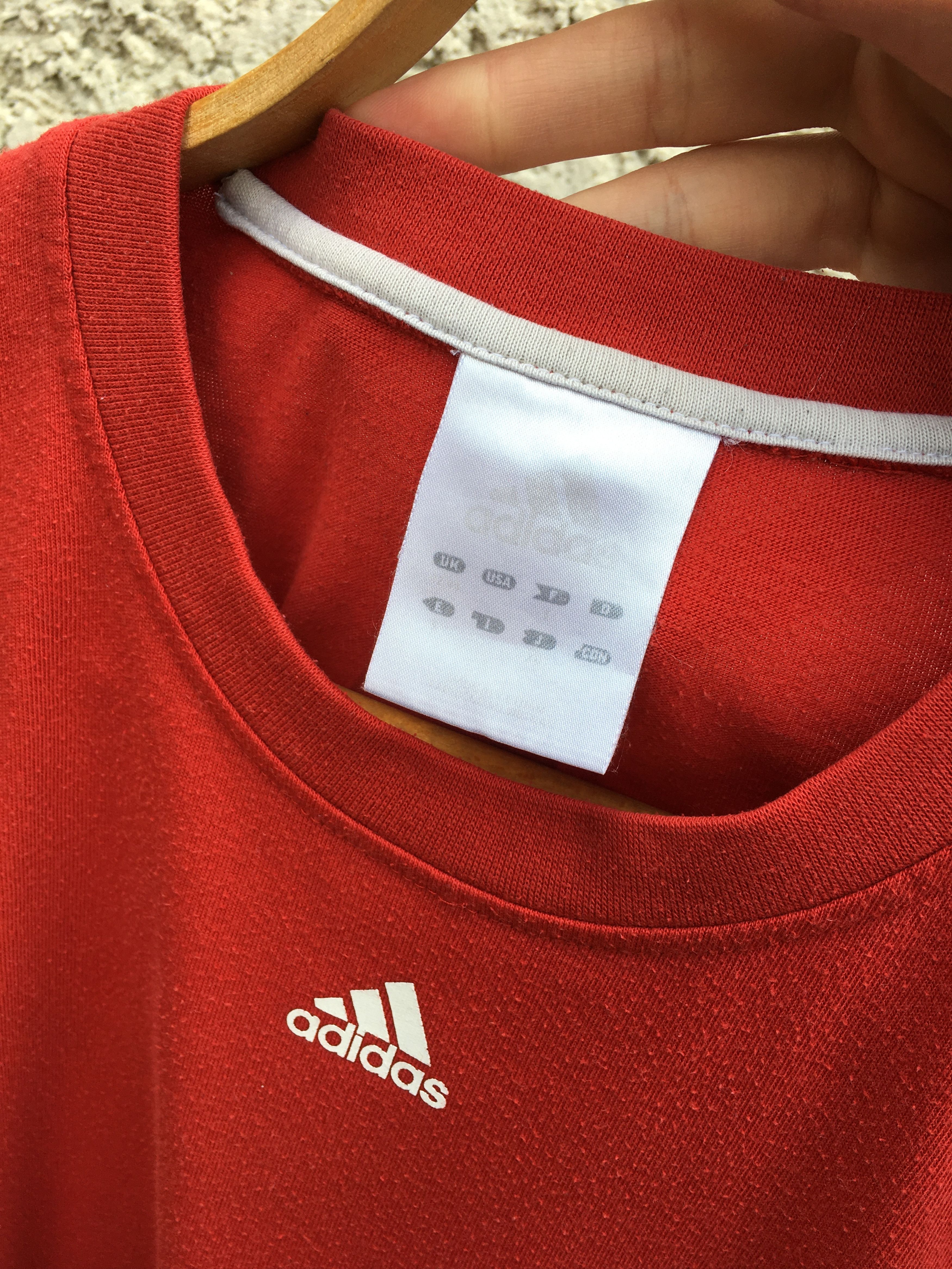 Adidas × Vintage Adidas Vintage Y2K Red Center Logo T-Shirt Size S Size US S / EU 44-46 / 1 - 6 Thumbnail