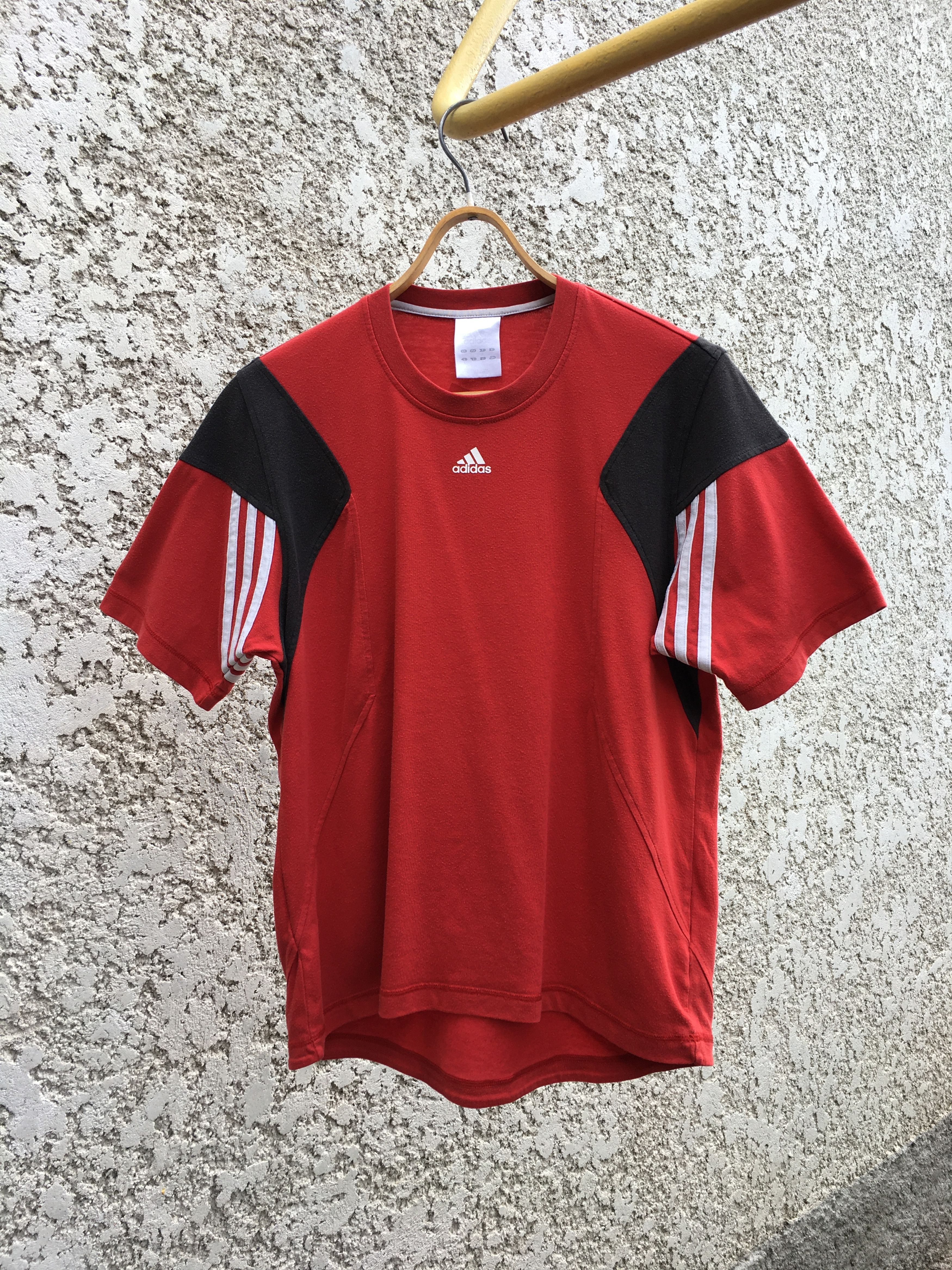 Adidas × Vintage Adidas Vintage Y2K Red Center Logo T-Shirt Size S Size US S / EU 44-46 / 1 - 1 Thumbnail
