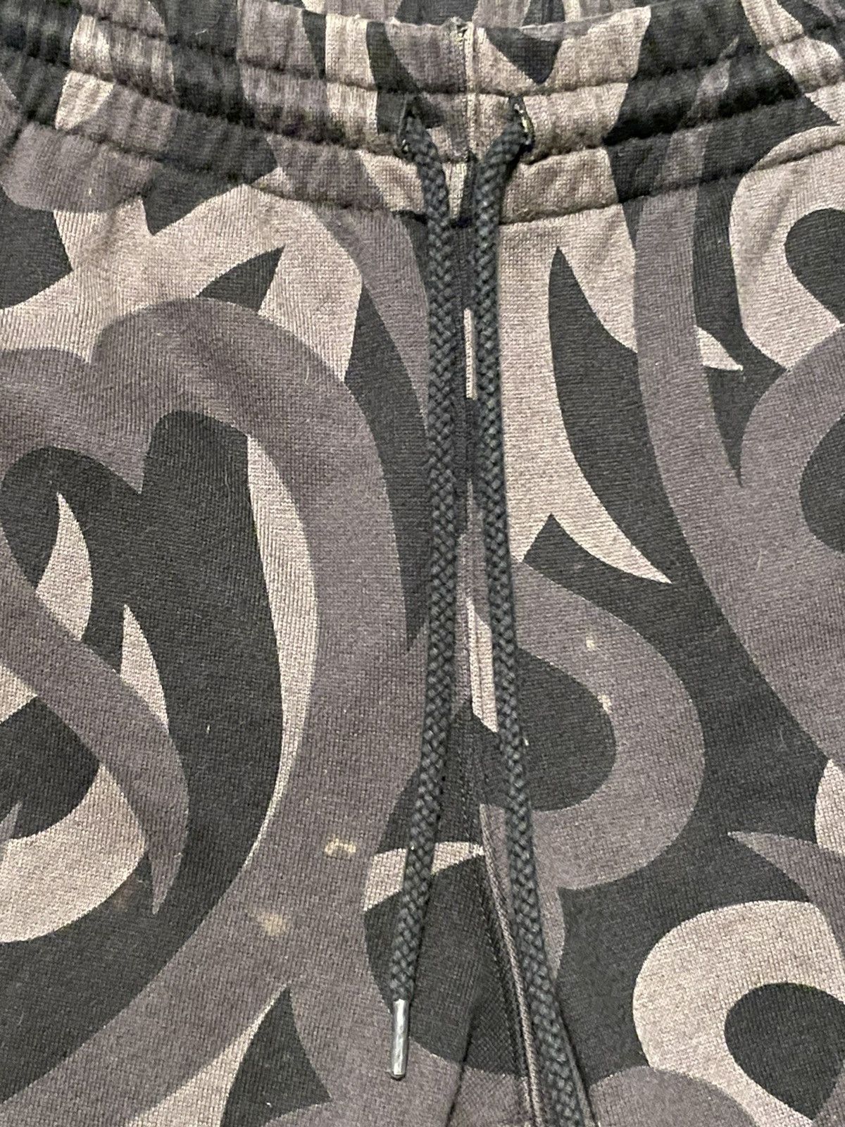 Number (N)ine Number (N)ine AW04 Tribal Heart Camo Shorts