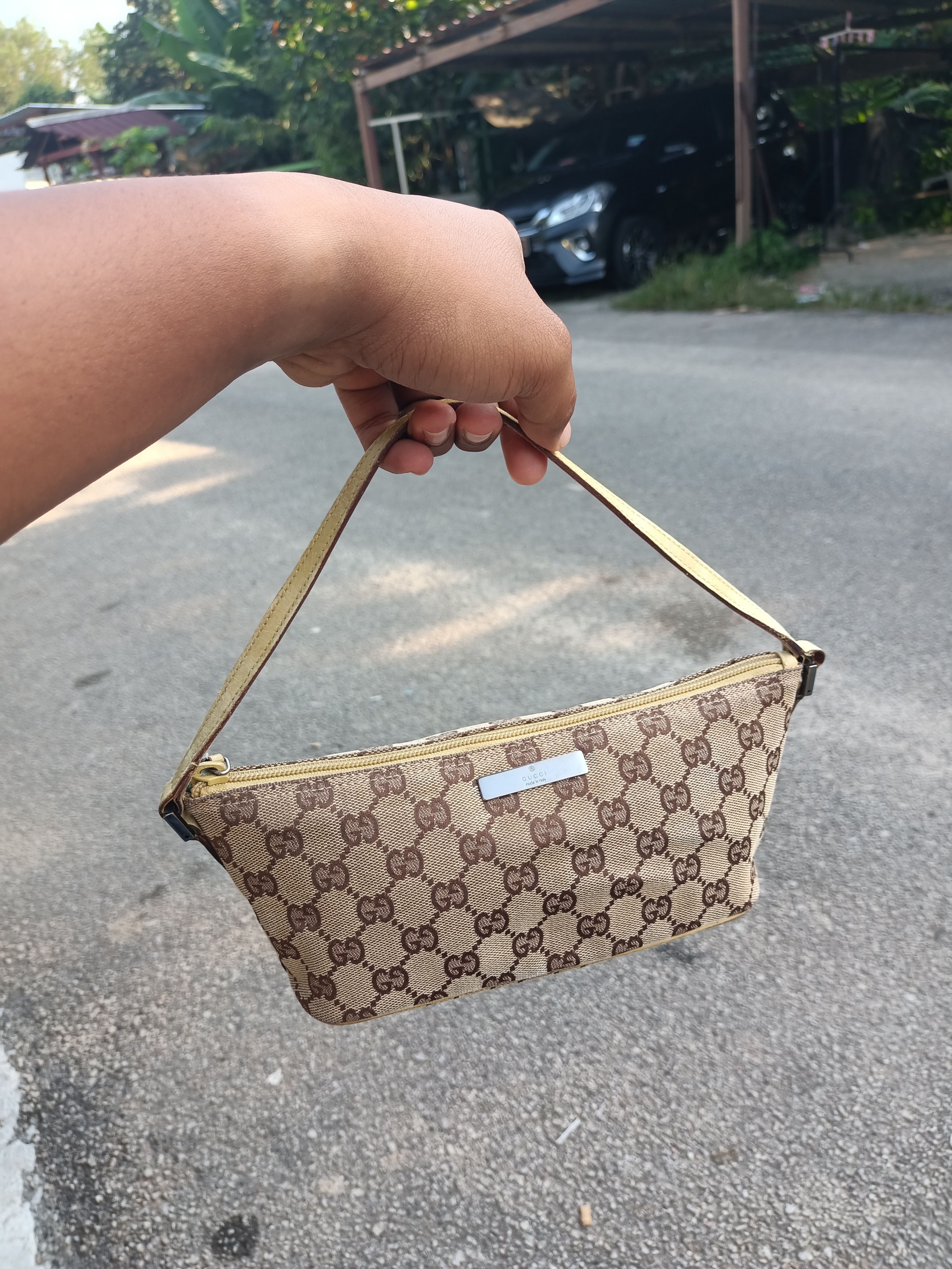 Gucci Boat Pochette in in GG Supreme Canvas