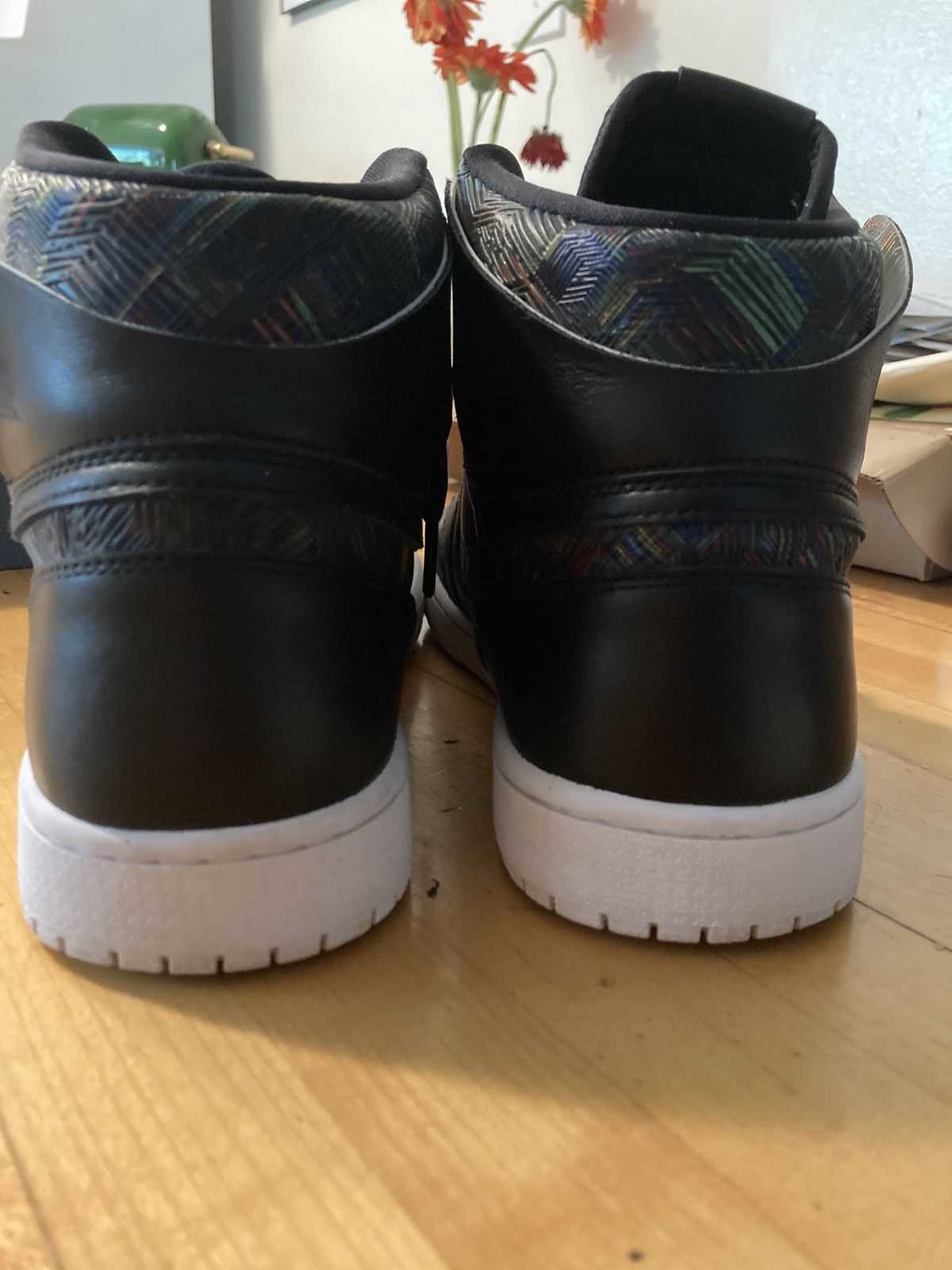 Jordan Brand Air Jordan 1 Retro High Nouveau BHM 2016 Size US 11 / EU 44 - 6 Thumbnail