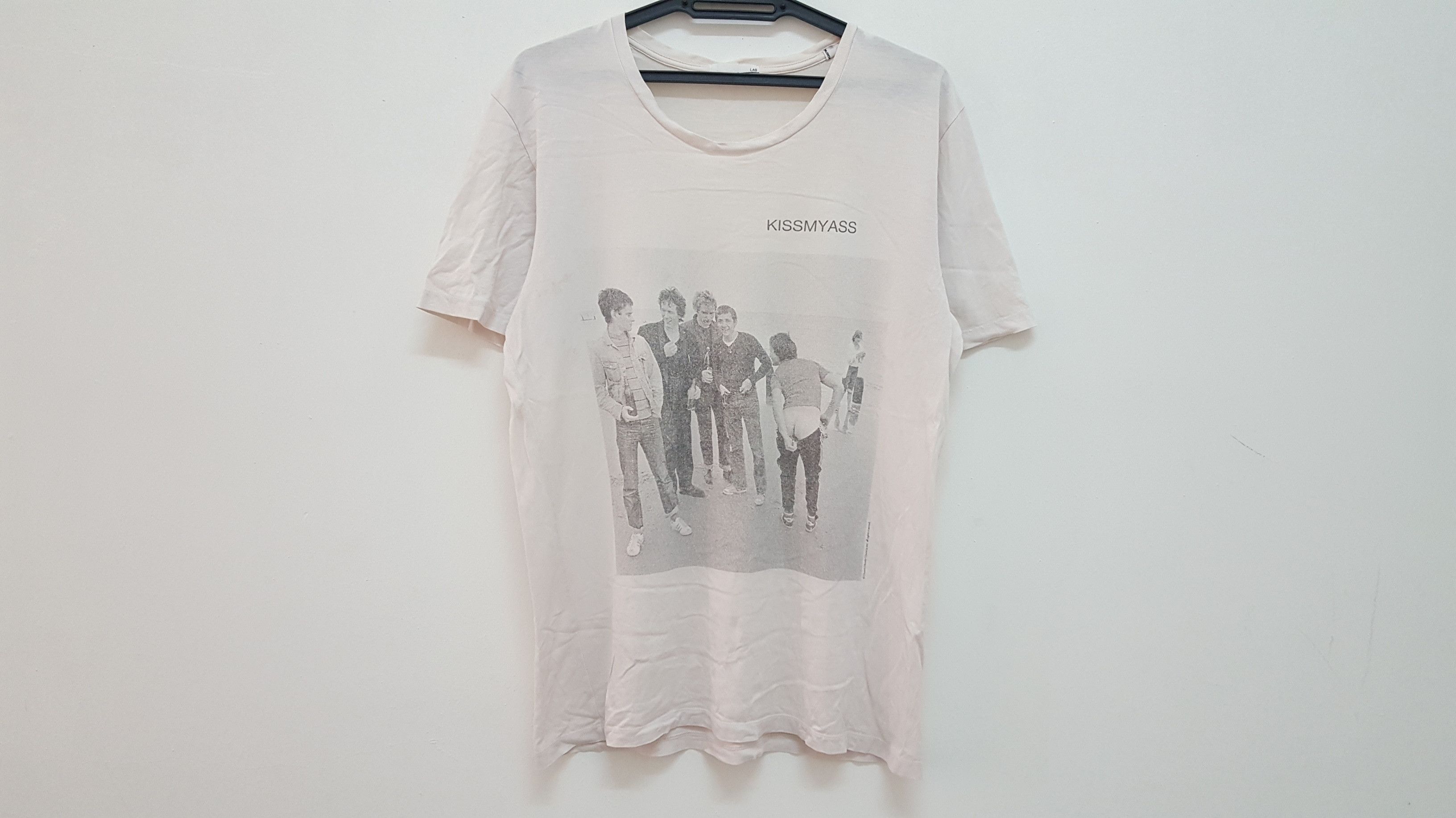 Band Tees × Beauty Beast × Lad Musician POST PUNK 🔥🔥🔥 PIL X DENNIS MORRIS PHOTO TEE "KISSMYASS" Size US S / EU 44-46 / 1 - 1 Thumbnail