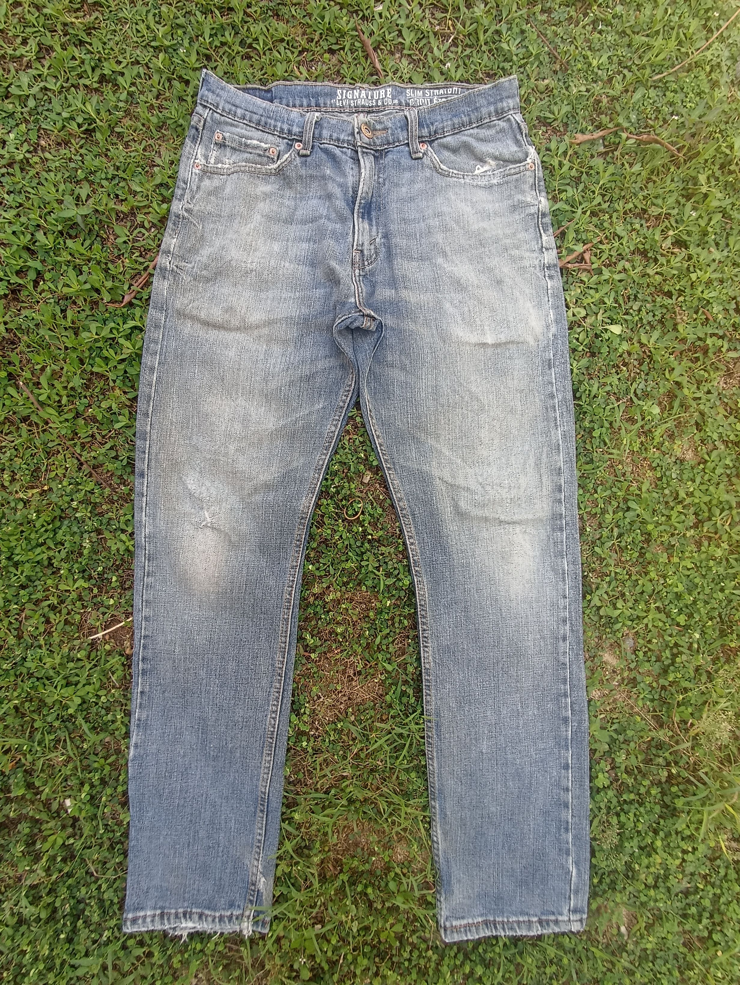 Levis Signature Slim Straight Jeans - J235