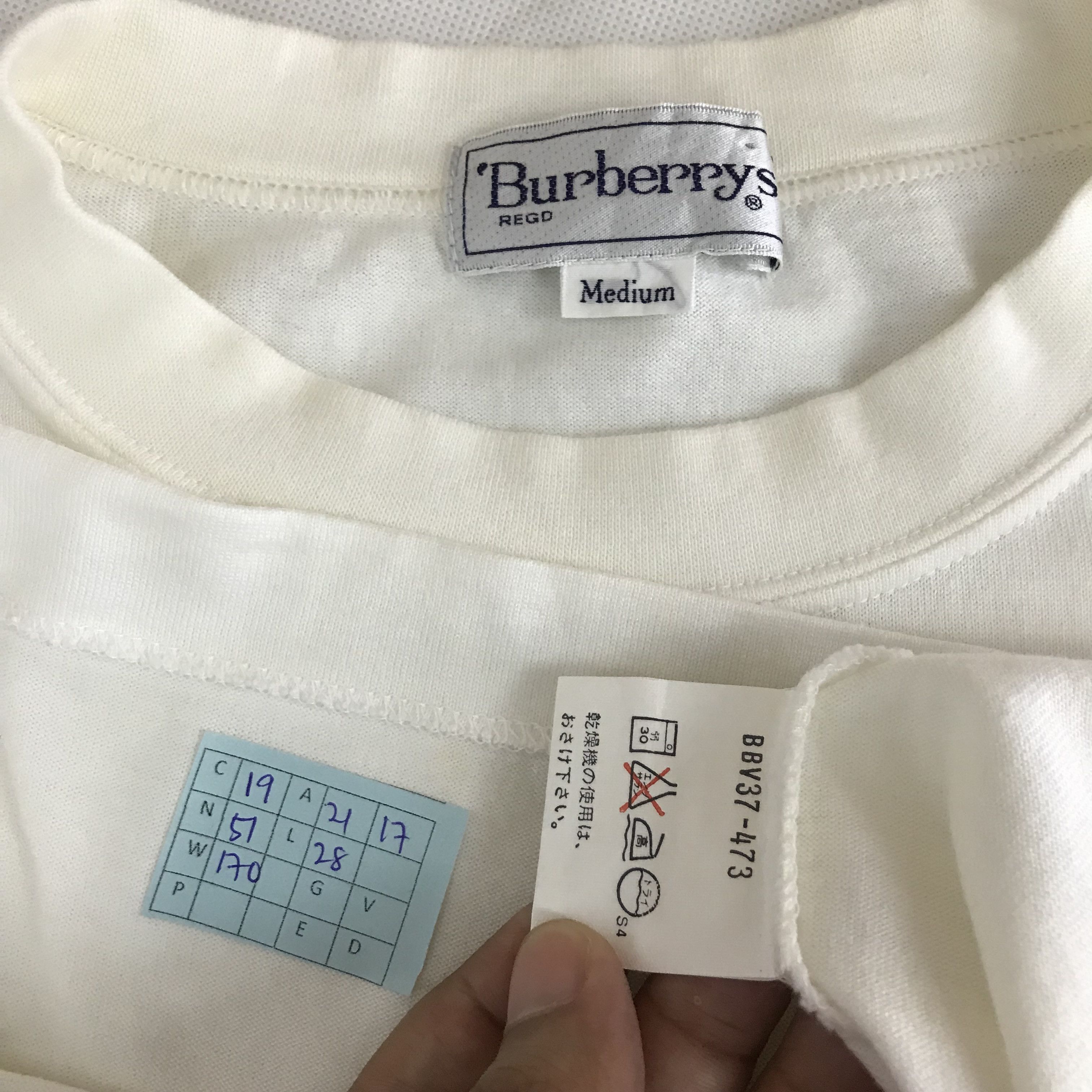 Burberry Vintage Burberrys London Embroidery Design Tshirt Size US L / EU 52-54 / 3 - 7 Thumbnail